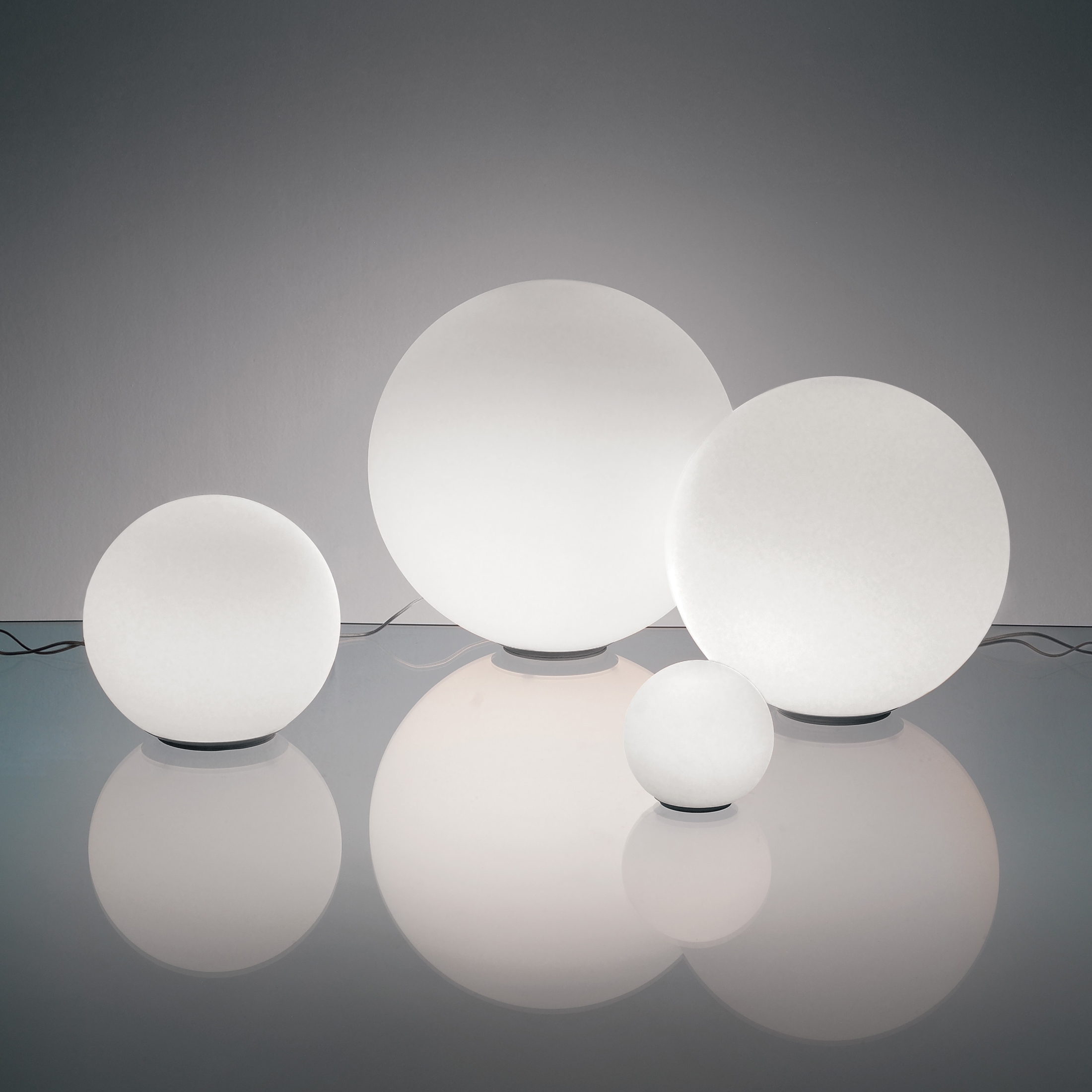 Display product Dioscuri Table 14/25/35/42 from manufacturer Artemide
