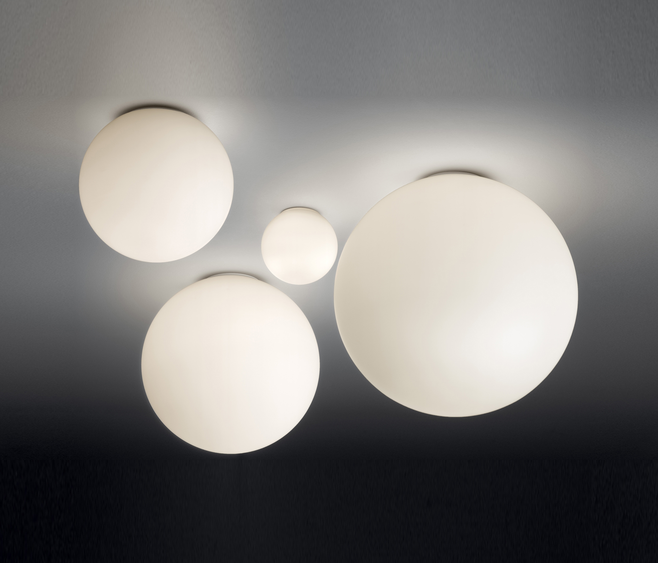 Display product Dioscuri Wall/Ceiling 14/25/35/42 from manufacturer Artemide