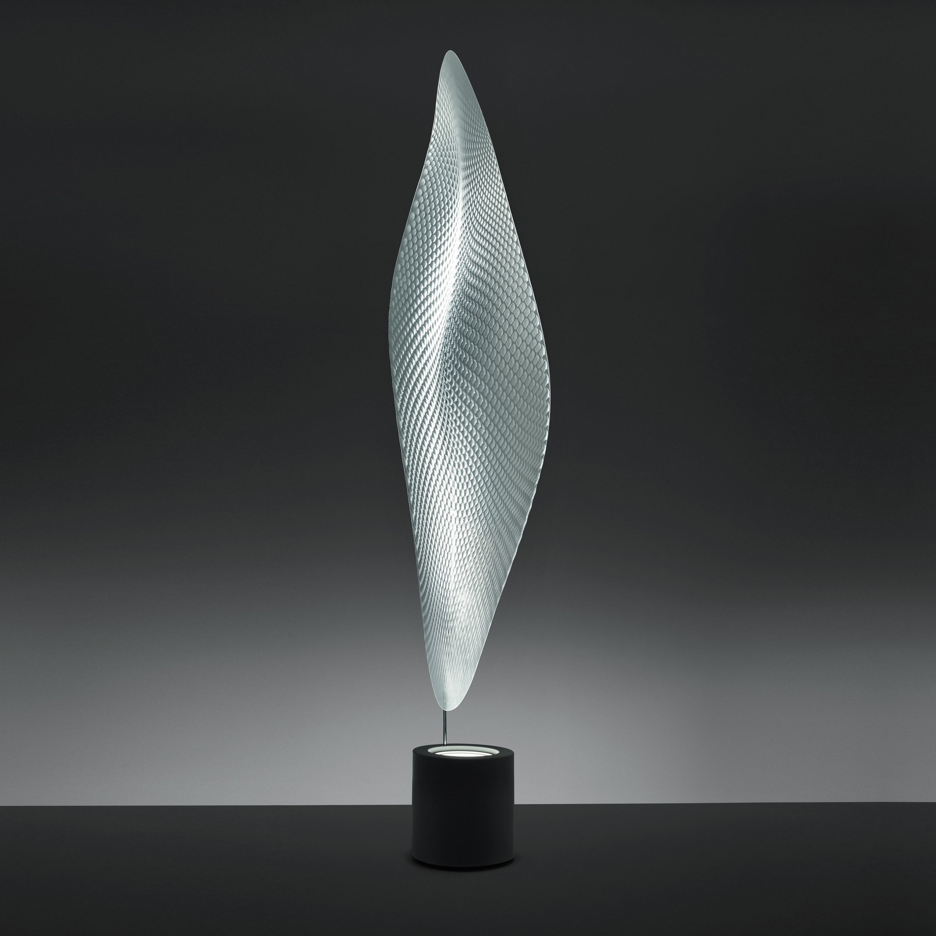 Display product Cosmic Leaf Floor from manufacturer Artemide