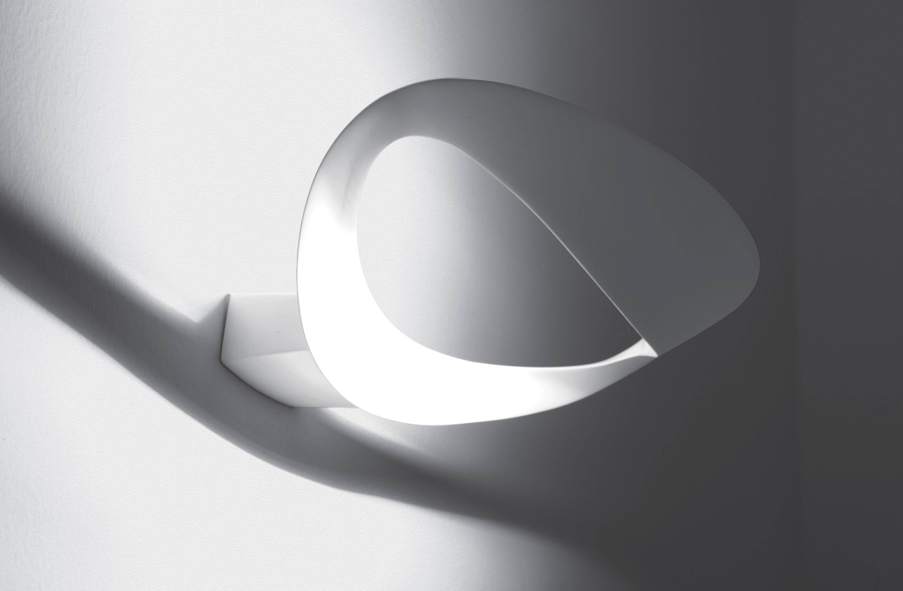 Display product Mesmeri Wall from manufacturer Artemide