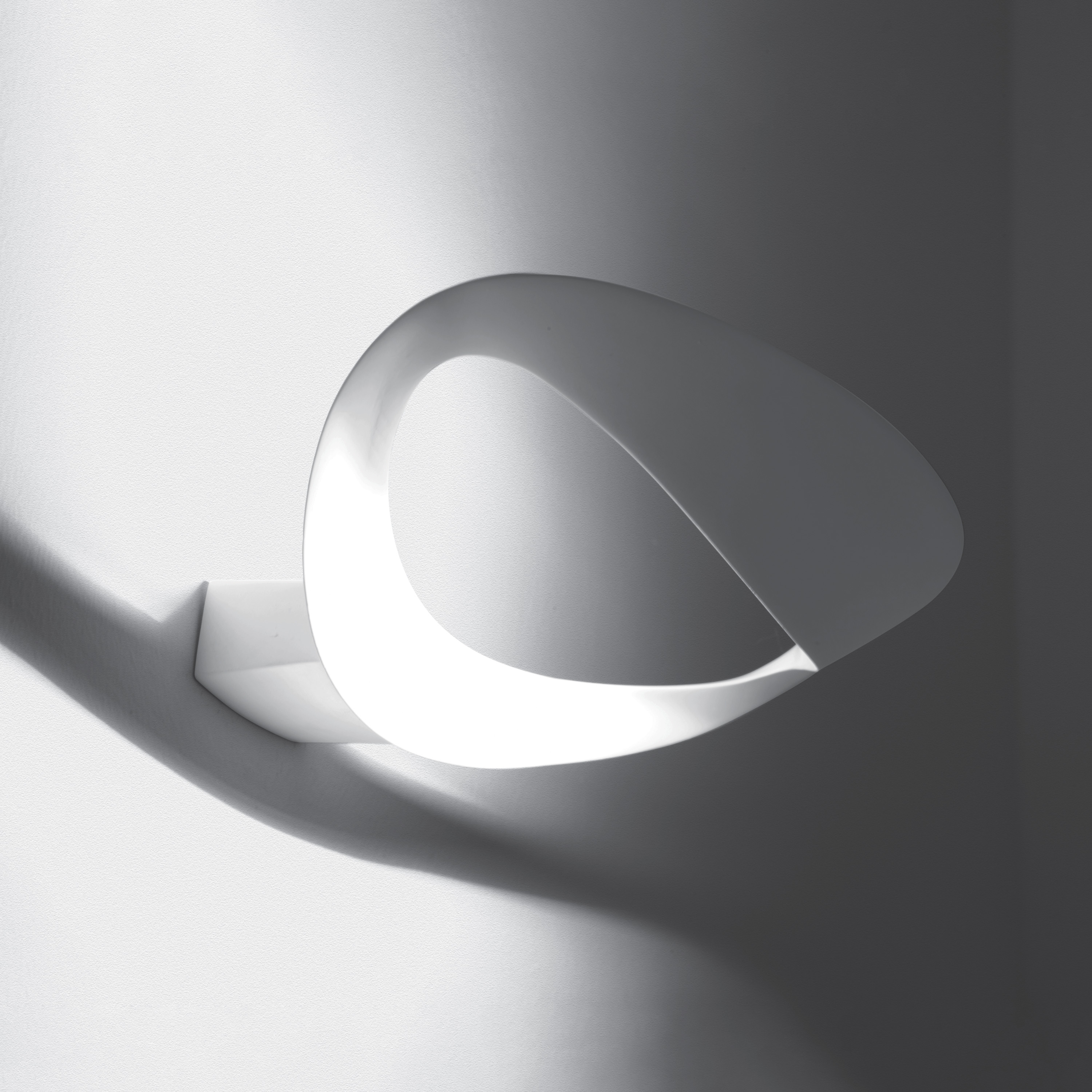 Display product Mesmeri Wall from manufacturer Artemide
