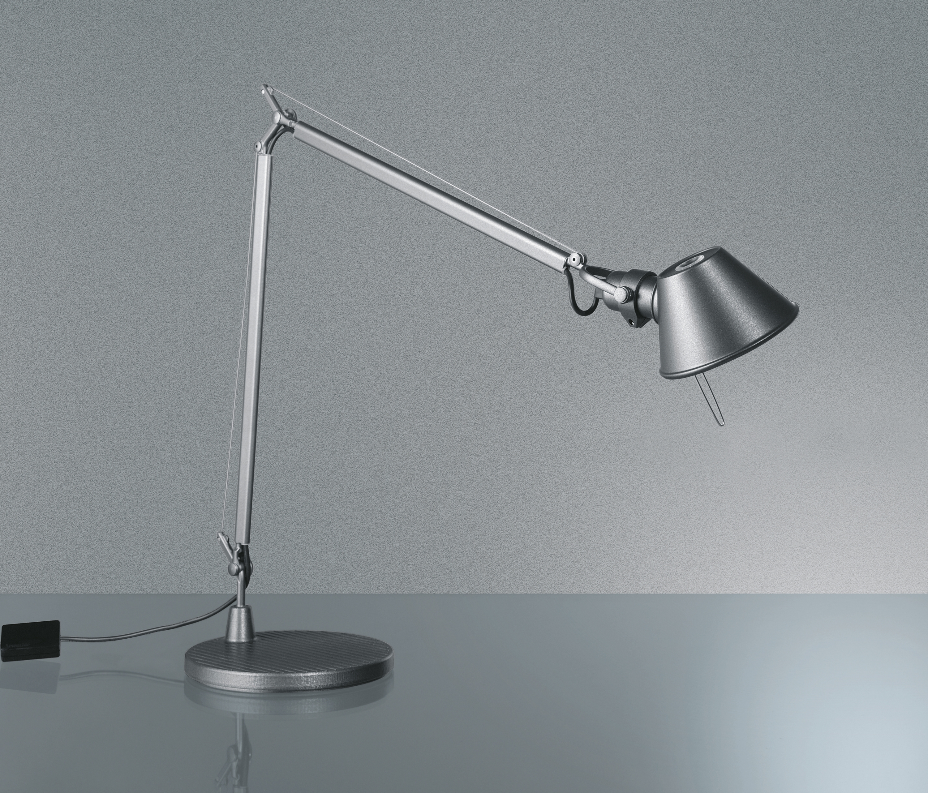 Afficher le produit Tolomeo Midi LED Table du fabricant Artemide