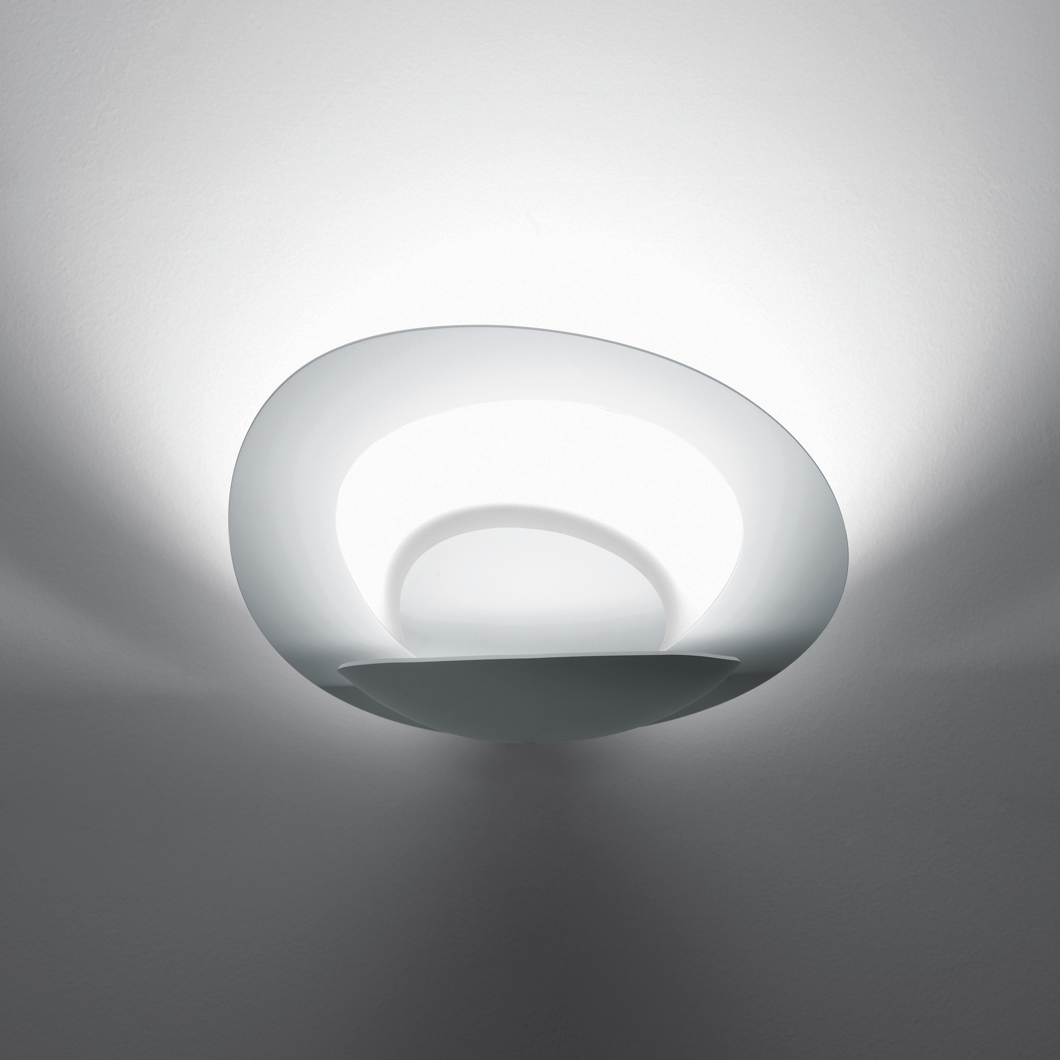 Display product Pirce Wall from manufacturer Artemide