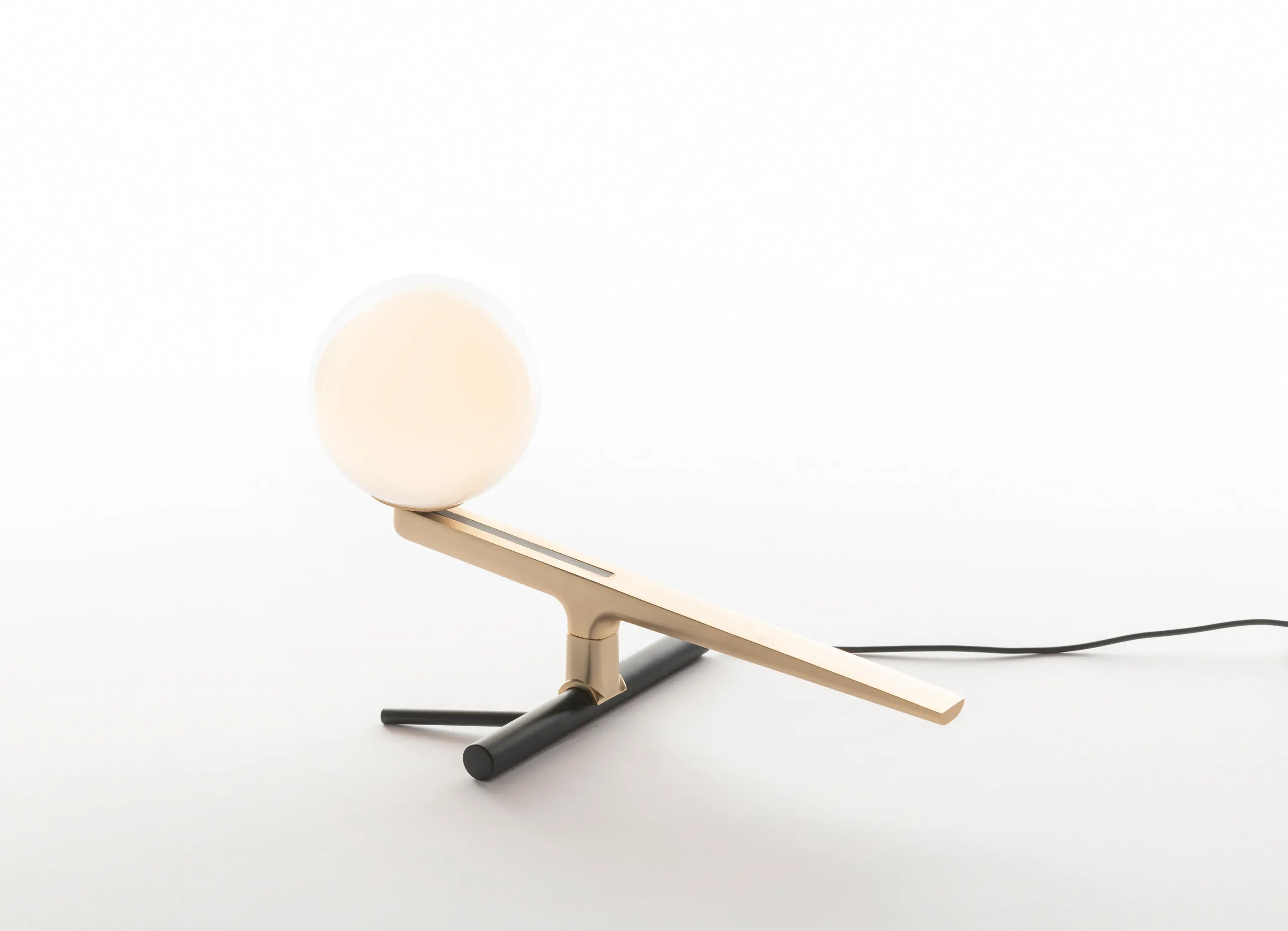 Artemide - Yanzi Table