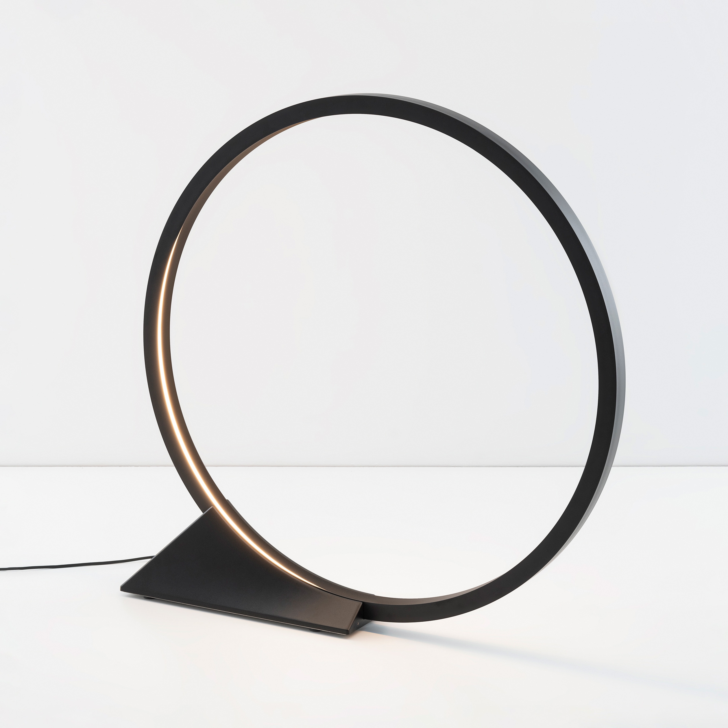 Afficher le produit "O" 90 Floor Indoor du fabricant Artemide