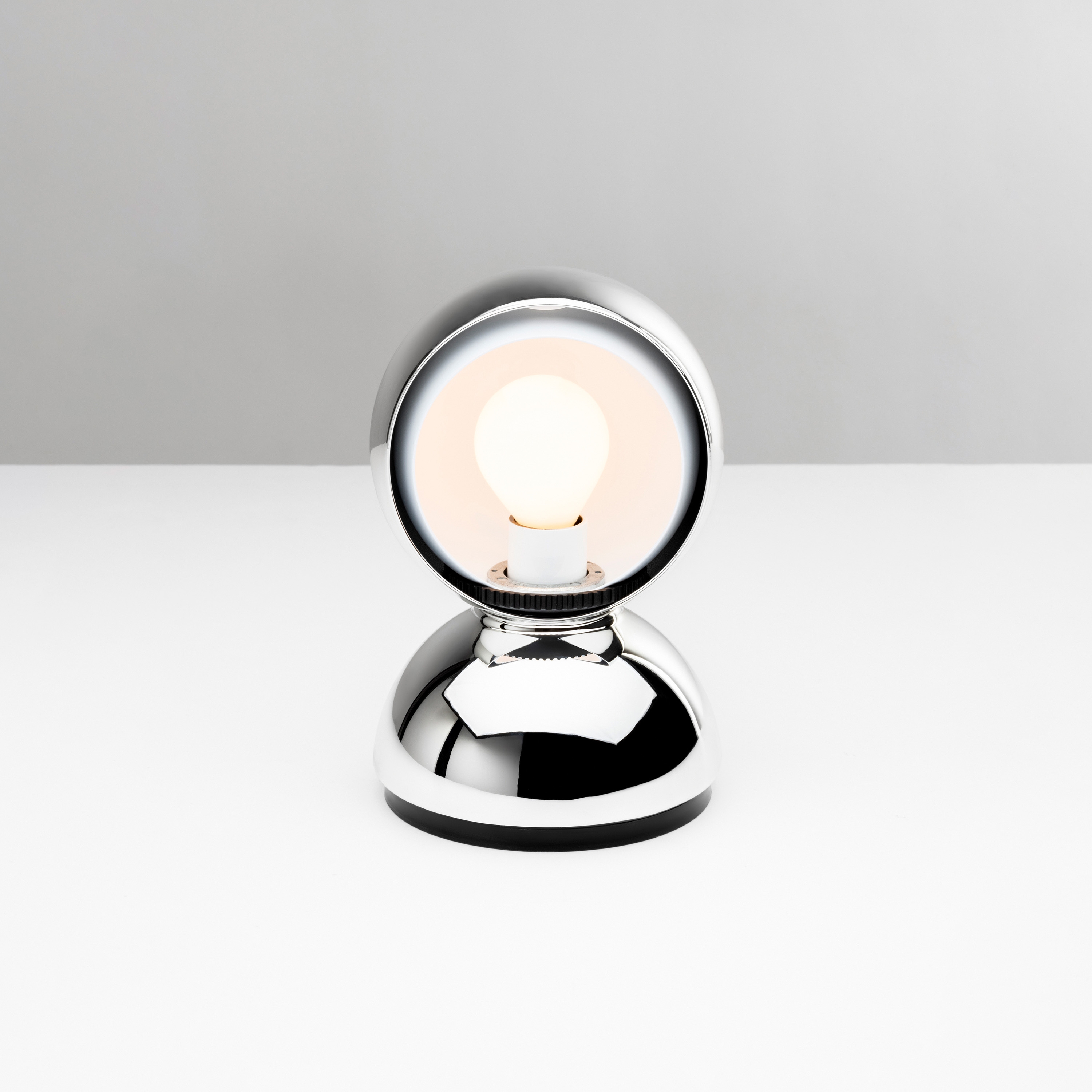 Display product Eclisse from manufacturer Artemide