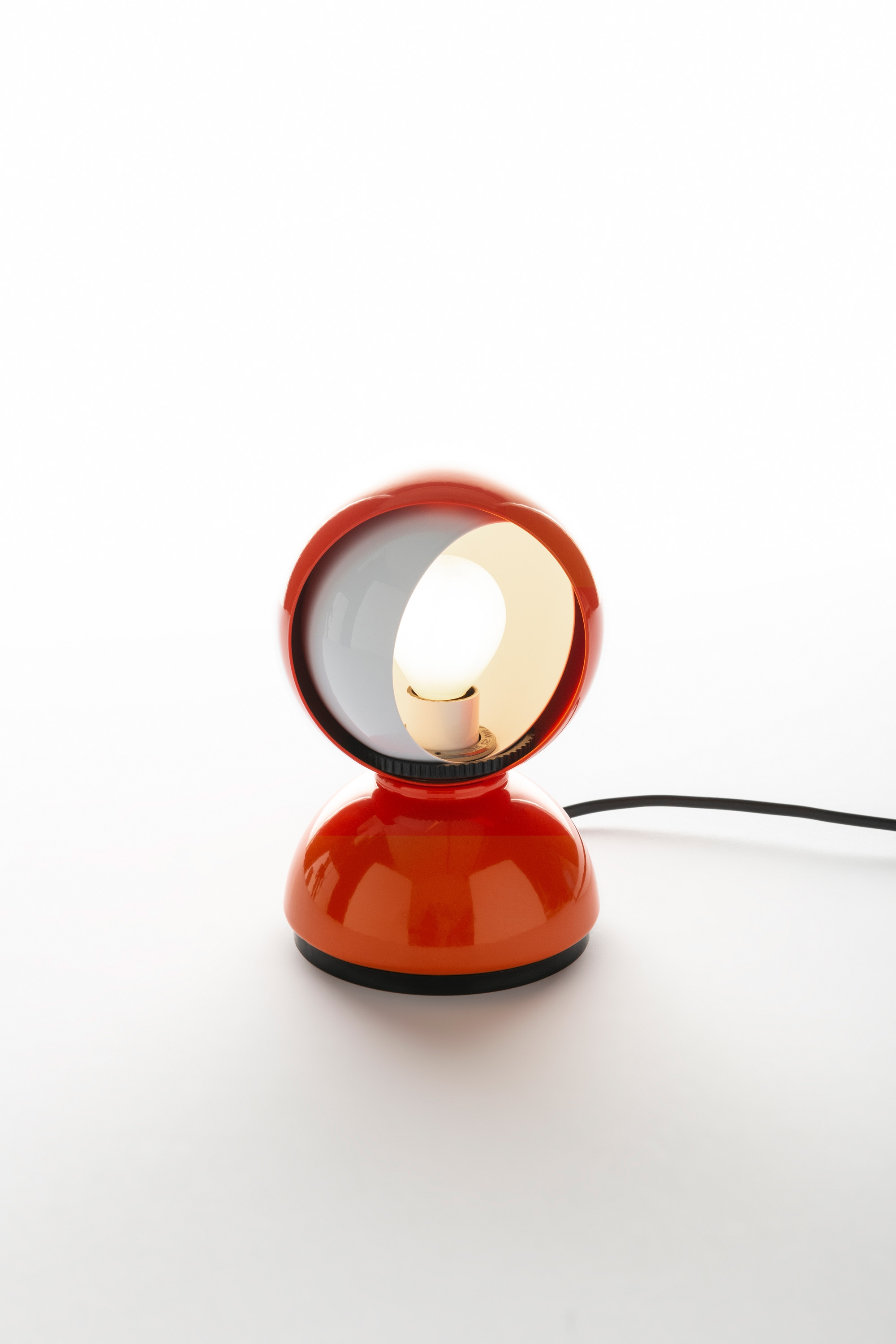 Display product Eclisse from manufacturer Artemide