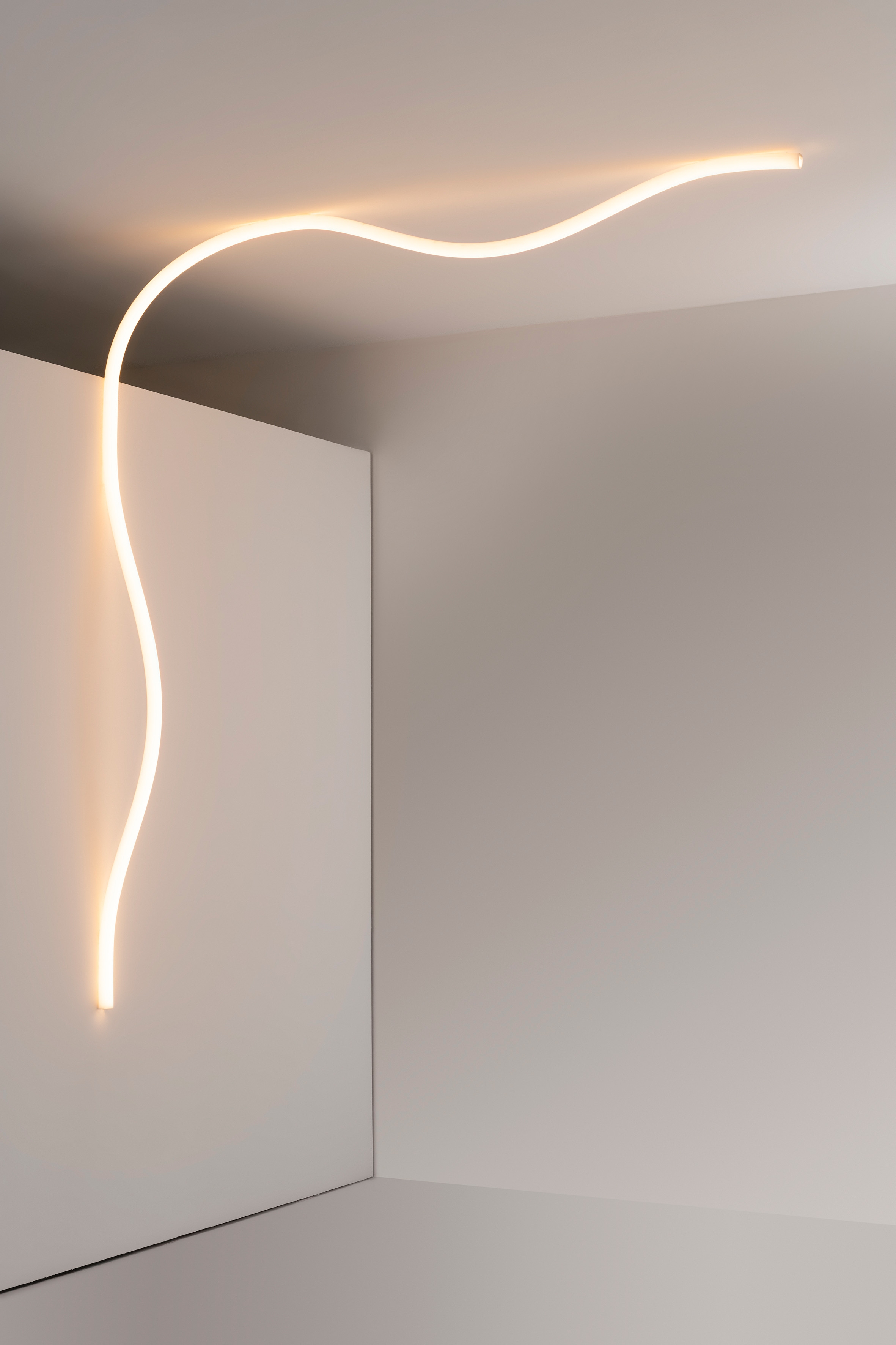 Display product La Linea 2,5mt from manufacturer Artemide