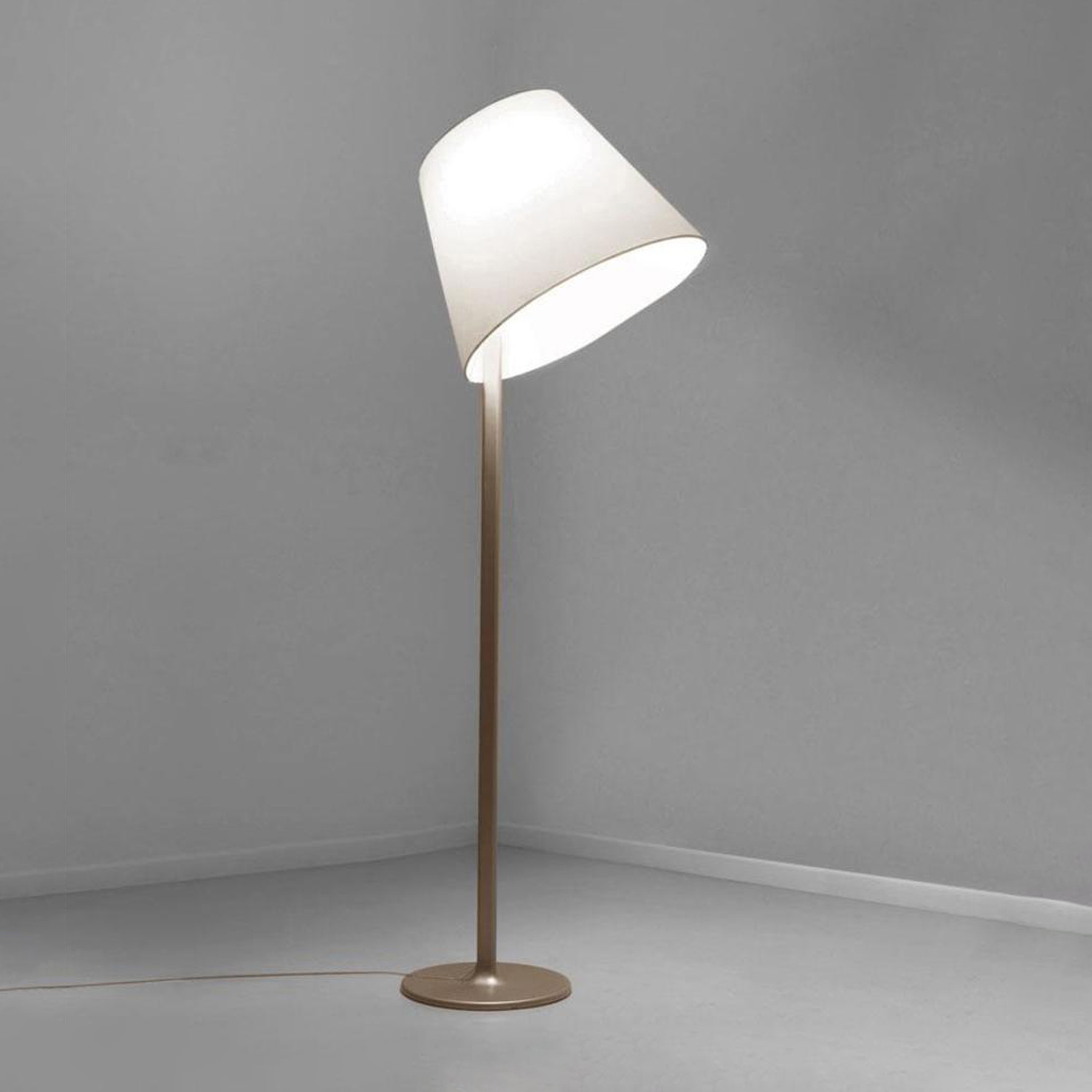 Mostra il prodotto Melampo Mega Floor del produttore Artemide
