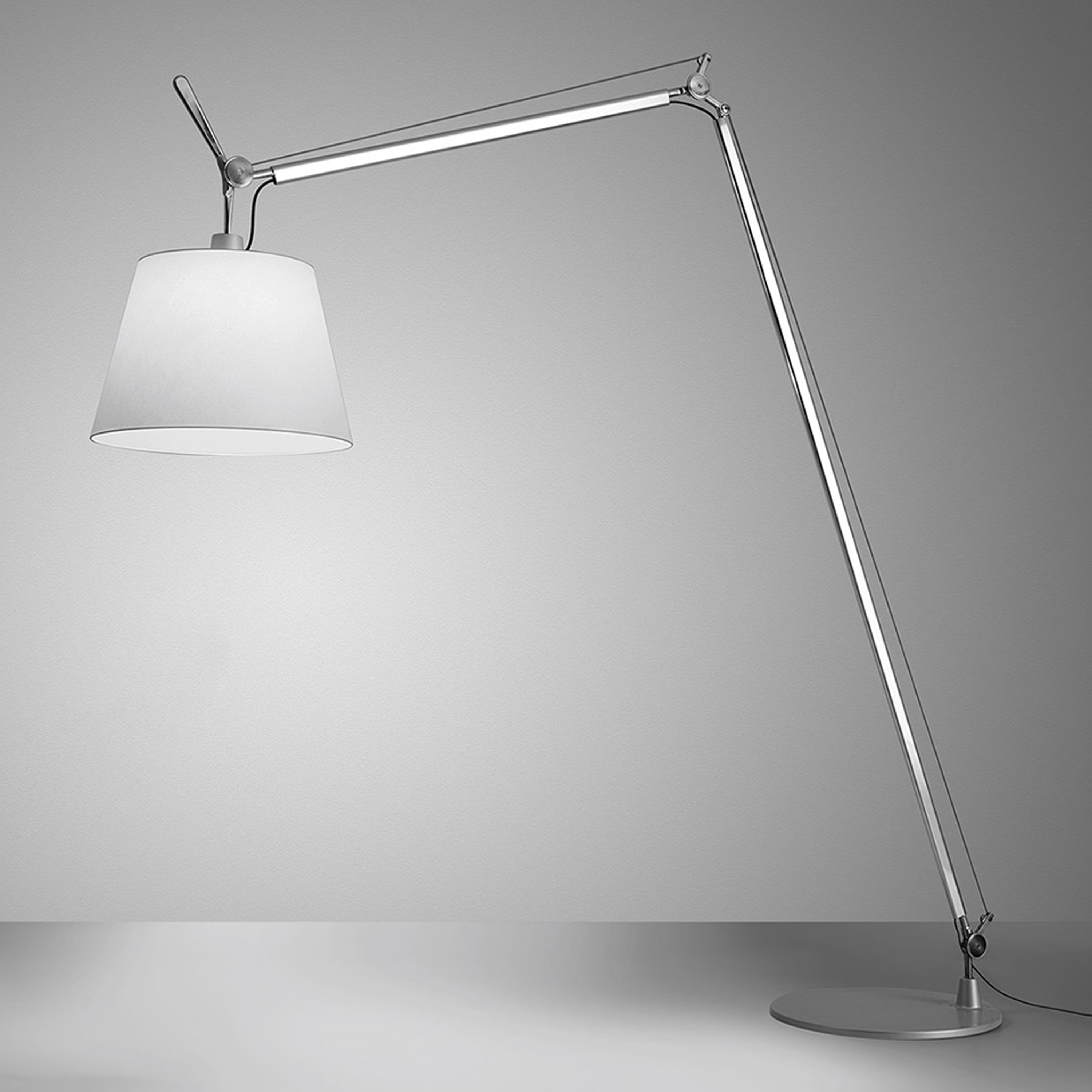 Display product Tolomeo Maxi Floor from manufacturer Artemide