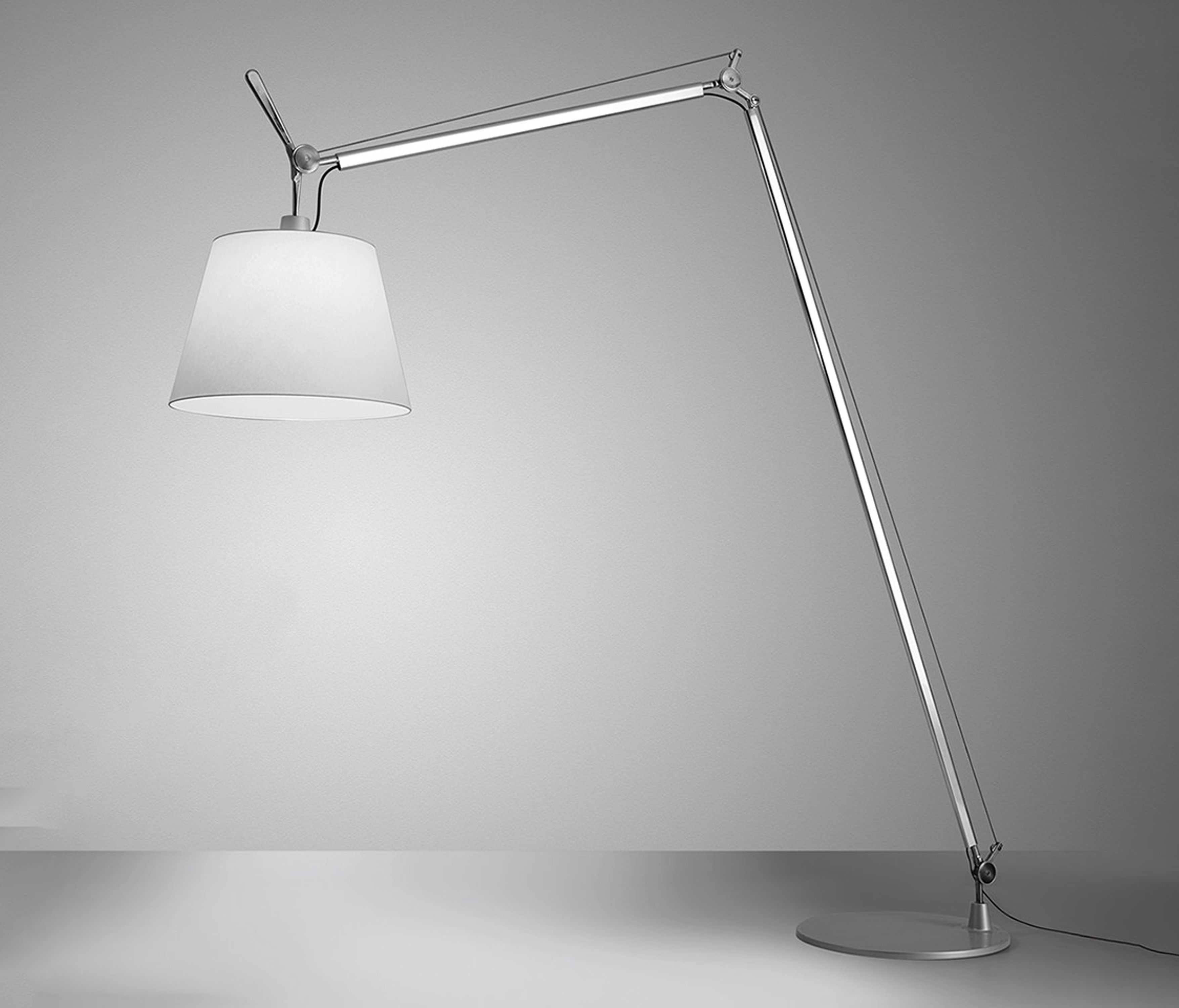 Display product Tolomeo Maxi Floor from manufacturer Artemide