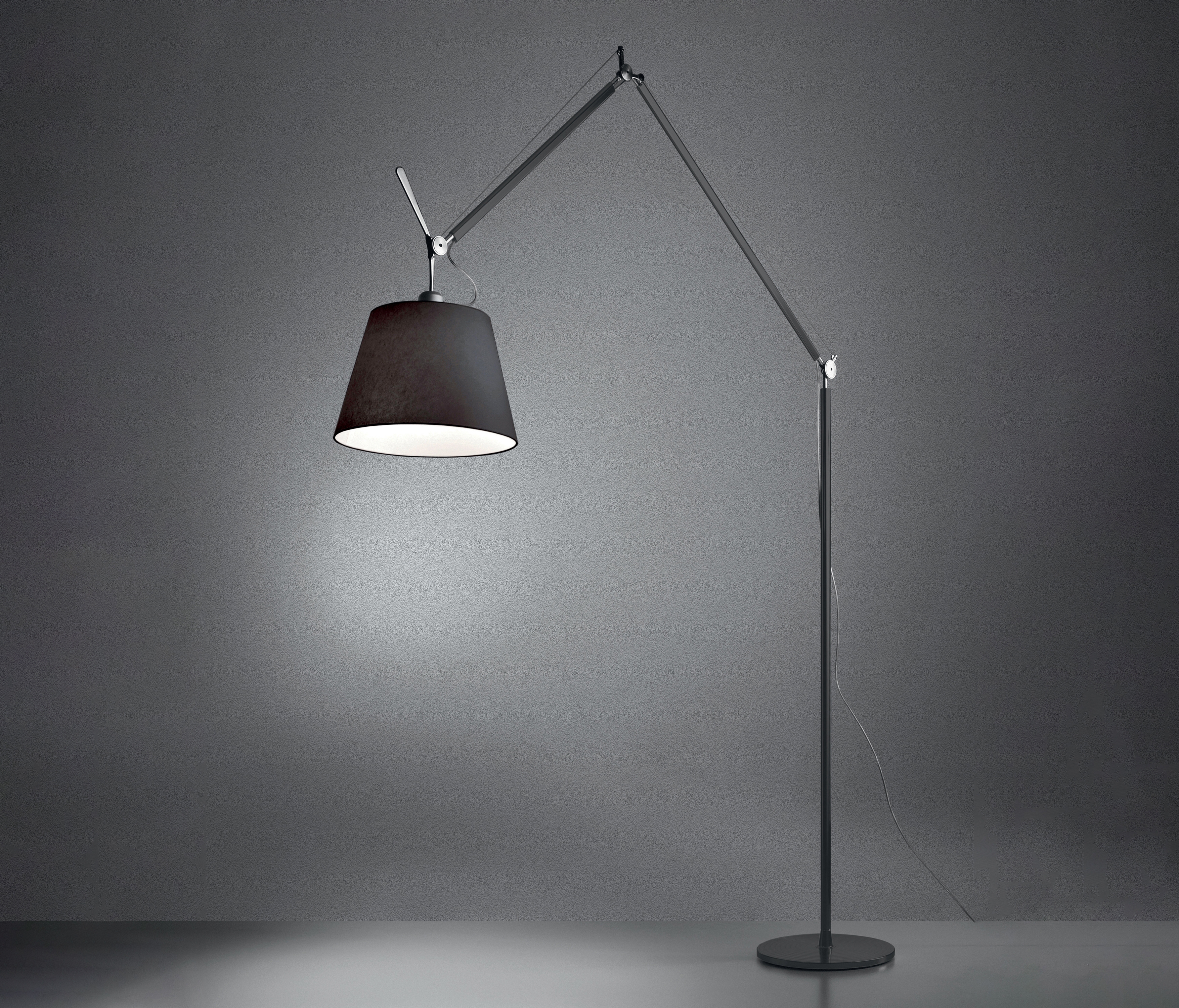 Display product Tolomeo Mega Floor from manufacturer Artemide
