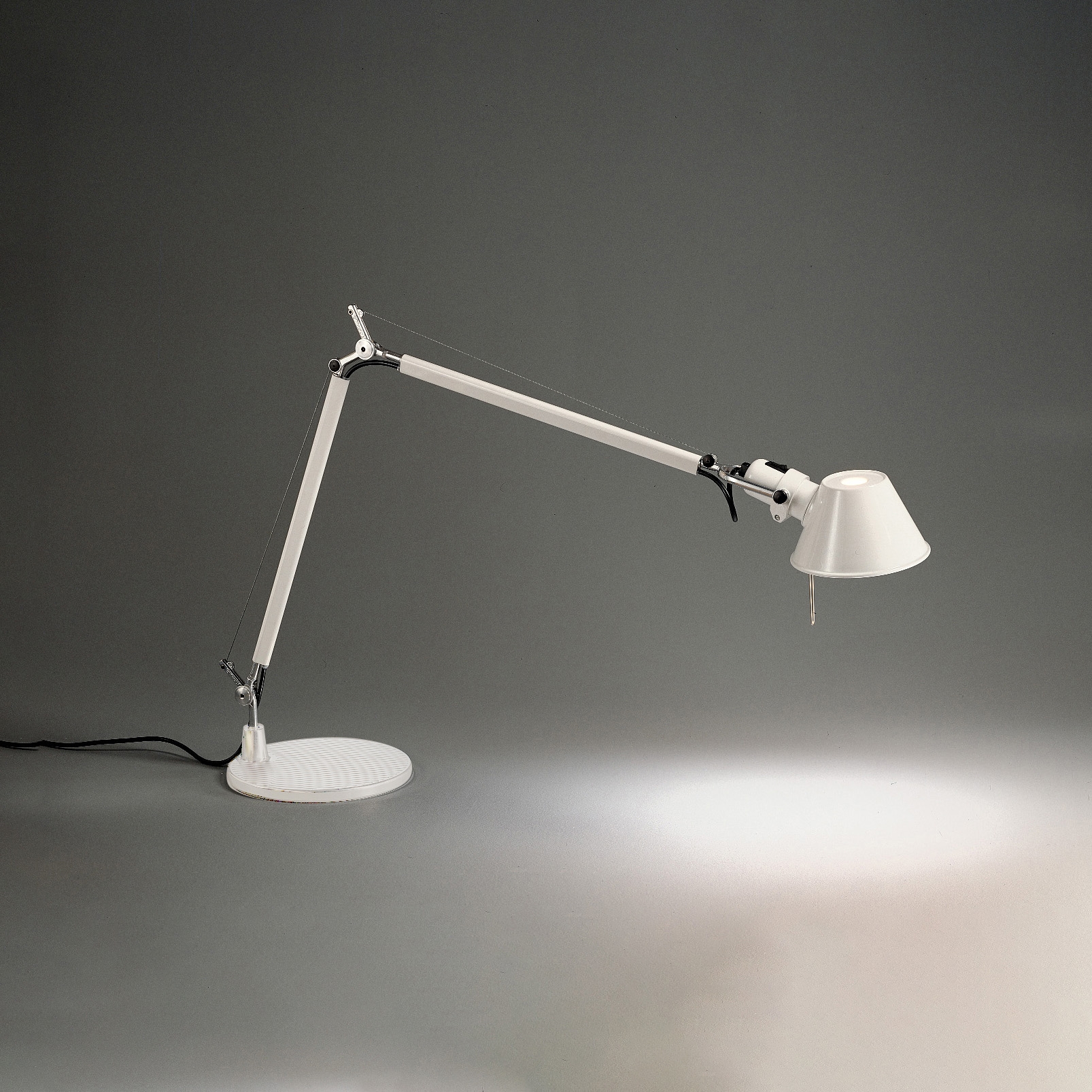 Display product Tolomeo Table from manufacturer Artemide