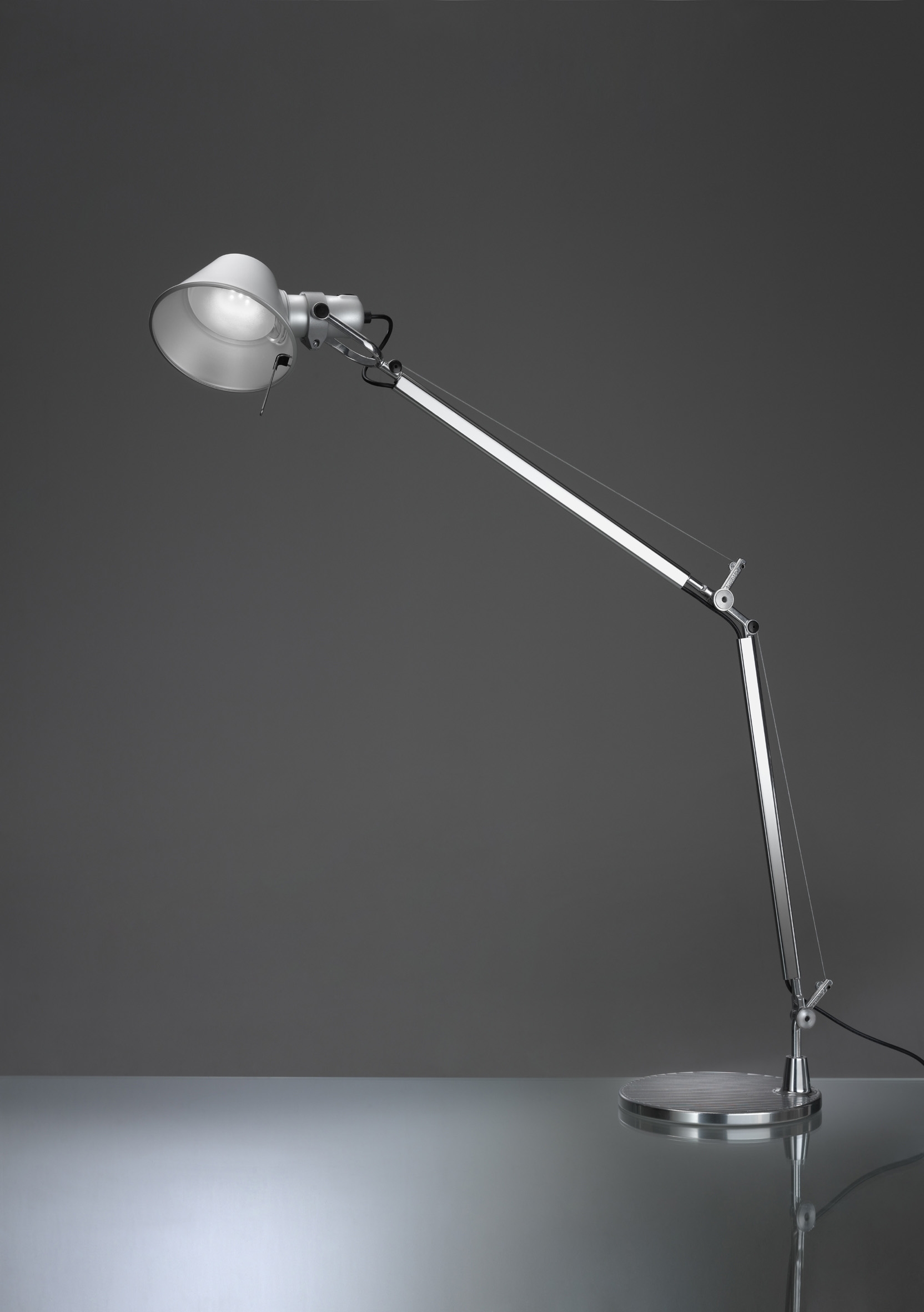 Display product Tolomeo Table from manufacturer Artemide