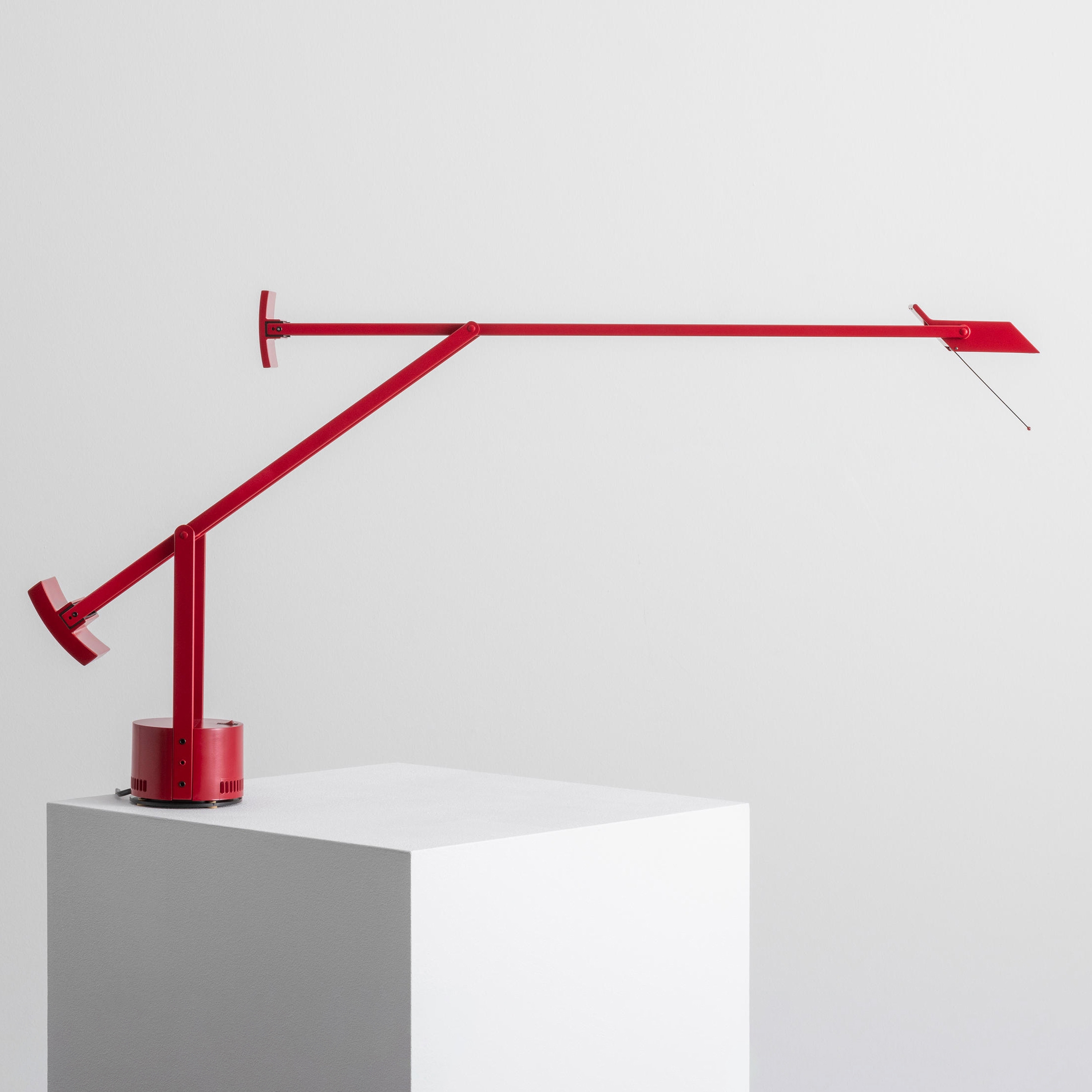 Display product Tizio Table from manufacturer Artemide