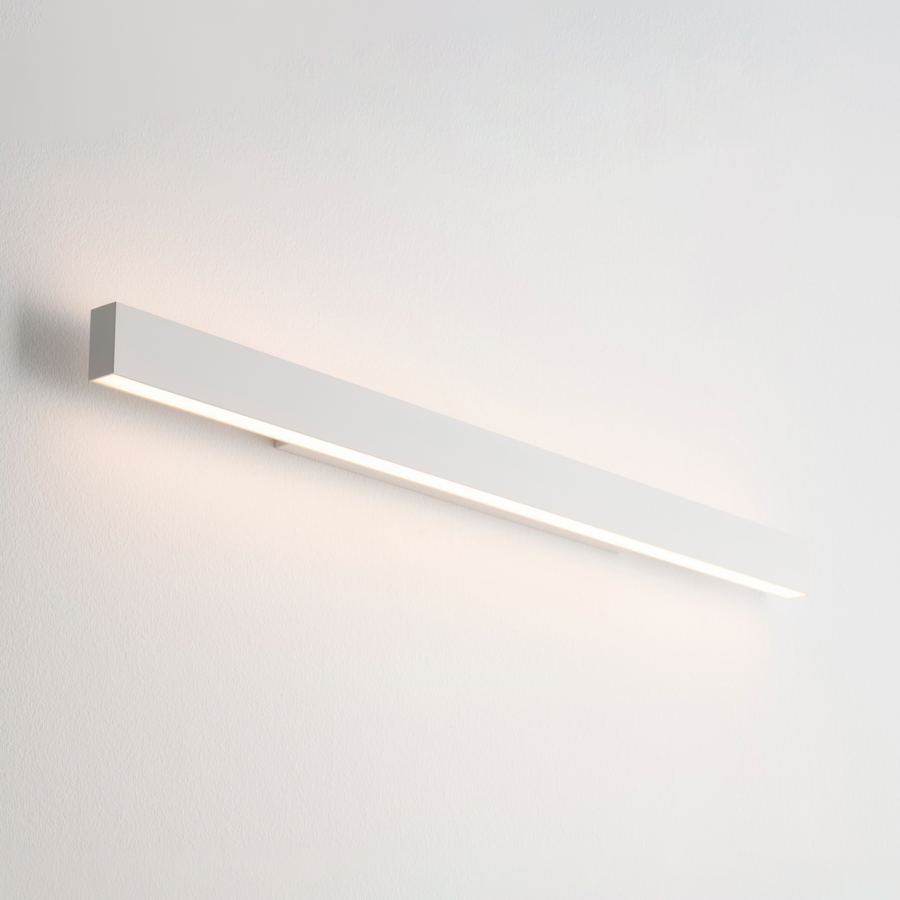 Display product A.24 Wall 90 from manufacturer Artemide
