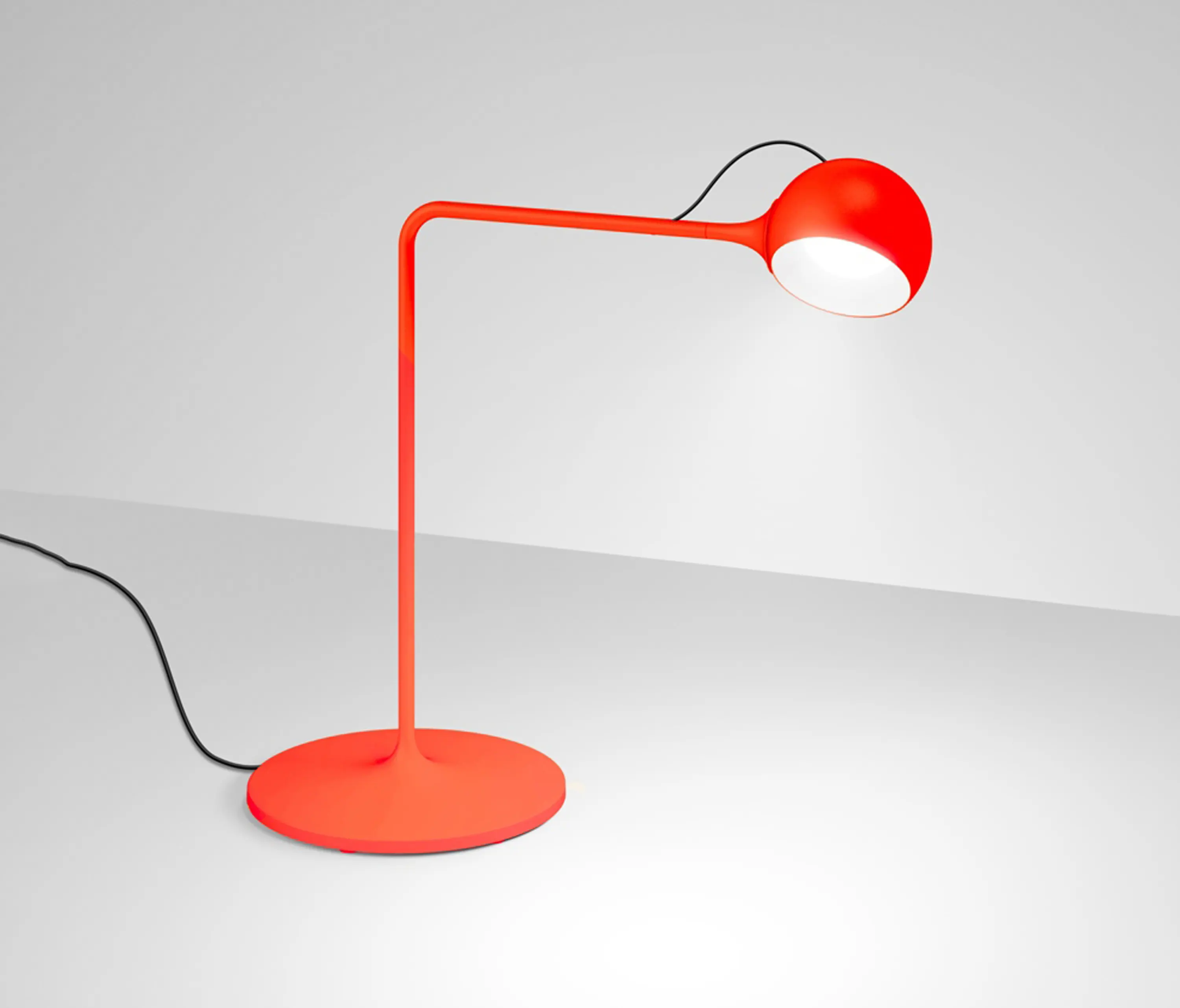 Artemide - Ixa Table