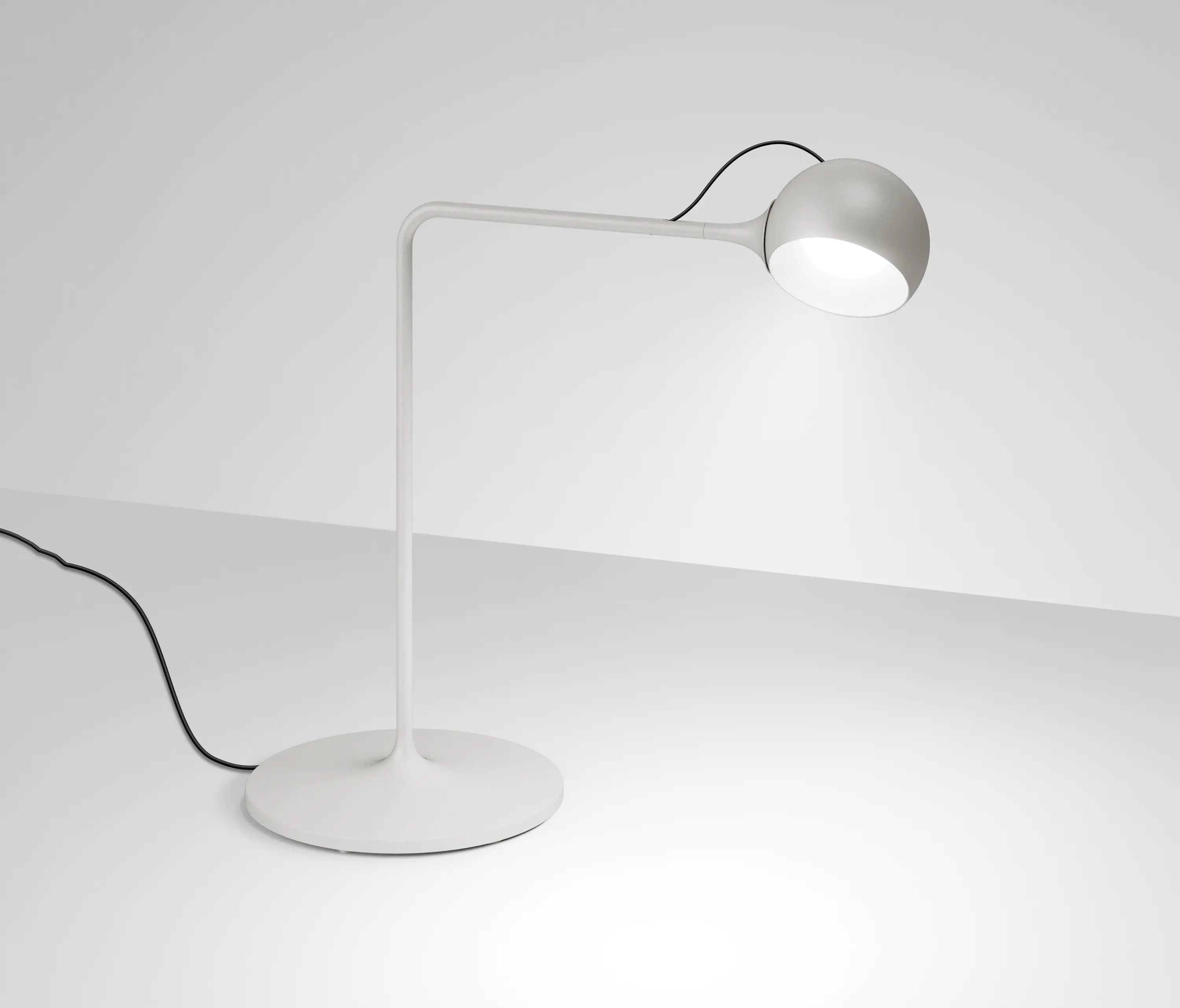 Artemide - Ixa Table