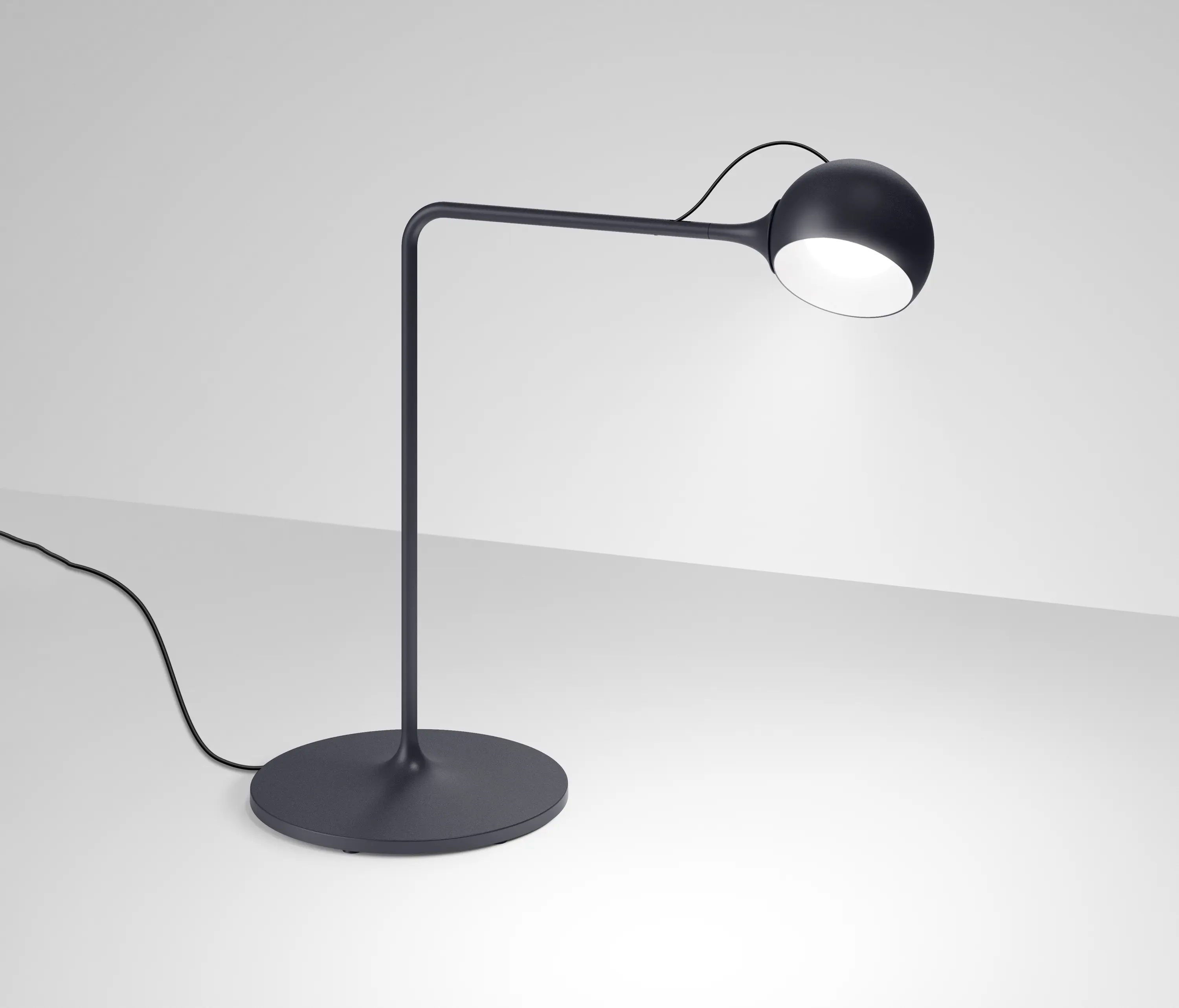 Artemide - Ixa Table