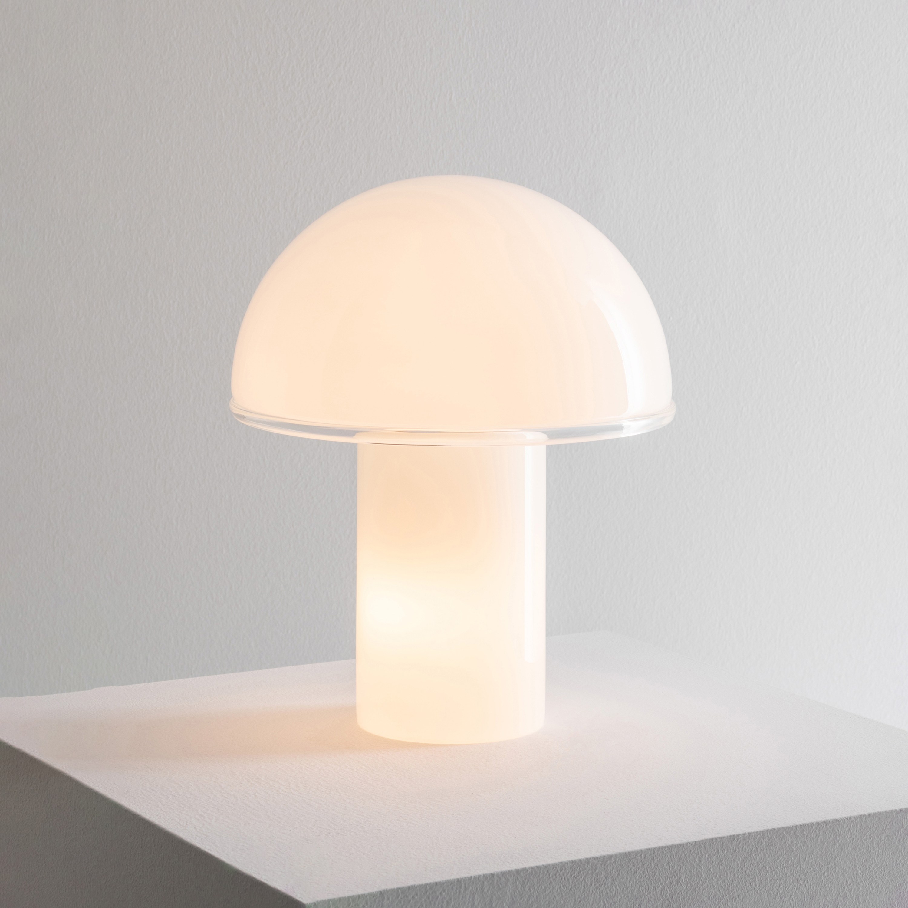 Display product Onfale Medio from manufacturer Artemide