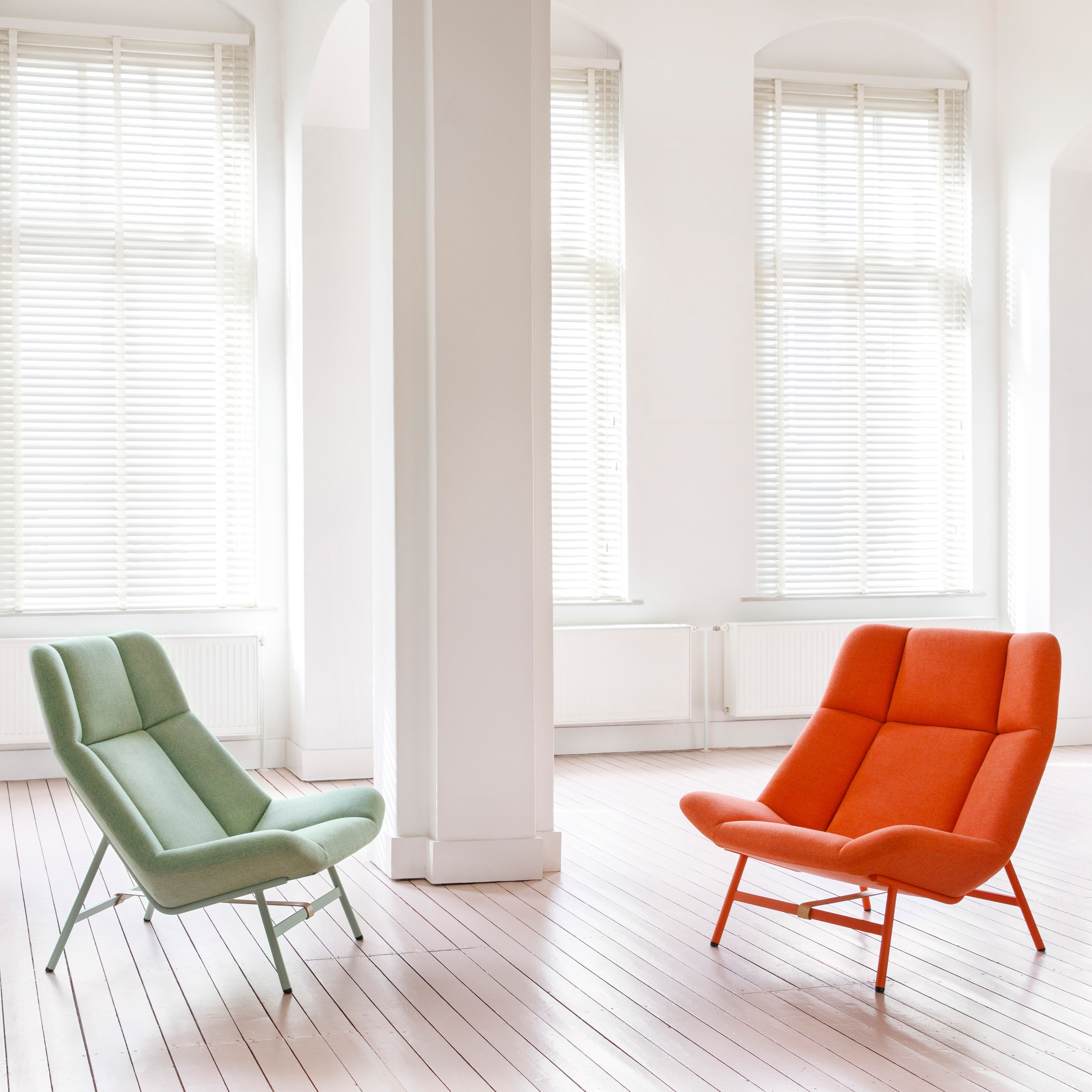 ARMCHAIRS / LOUNGE CHAIRS