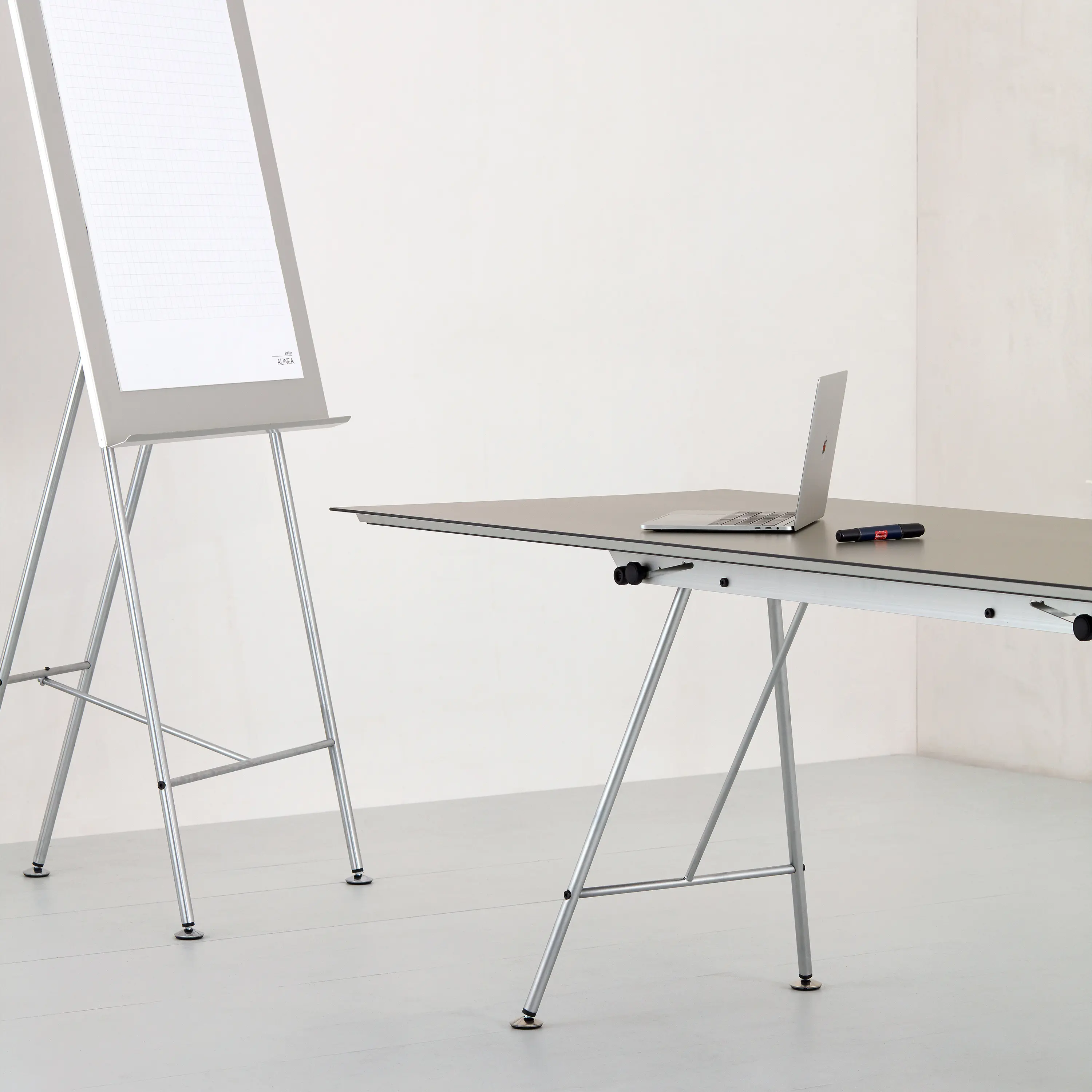 Atelier Alinea - Uniklapptisch