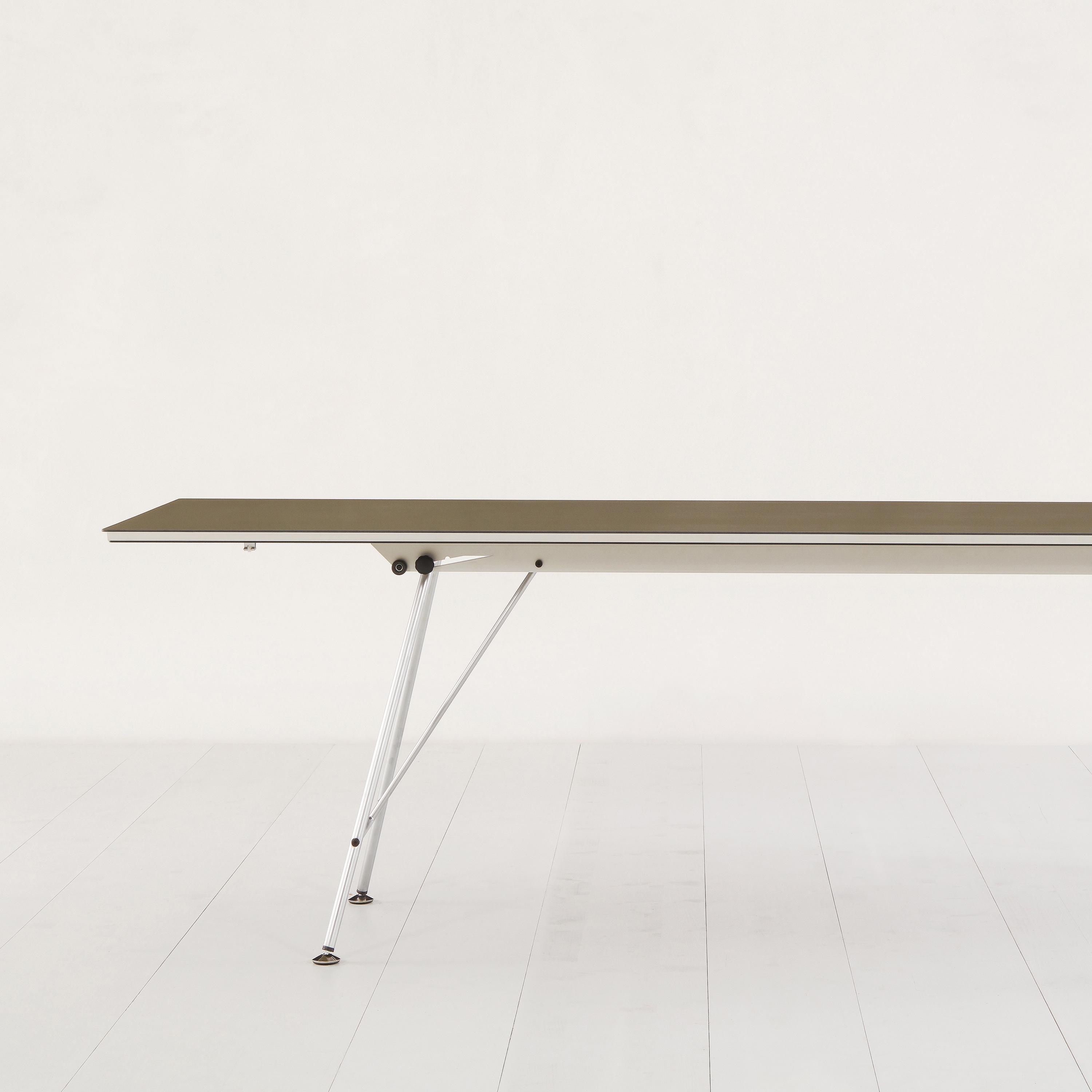 Display product Uniklapptisch from manufacturer Atelier Alinea