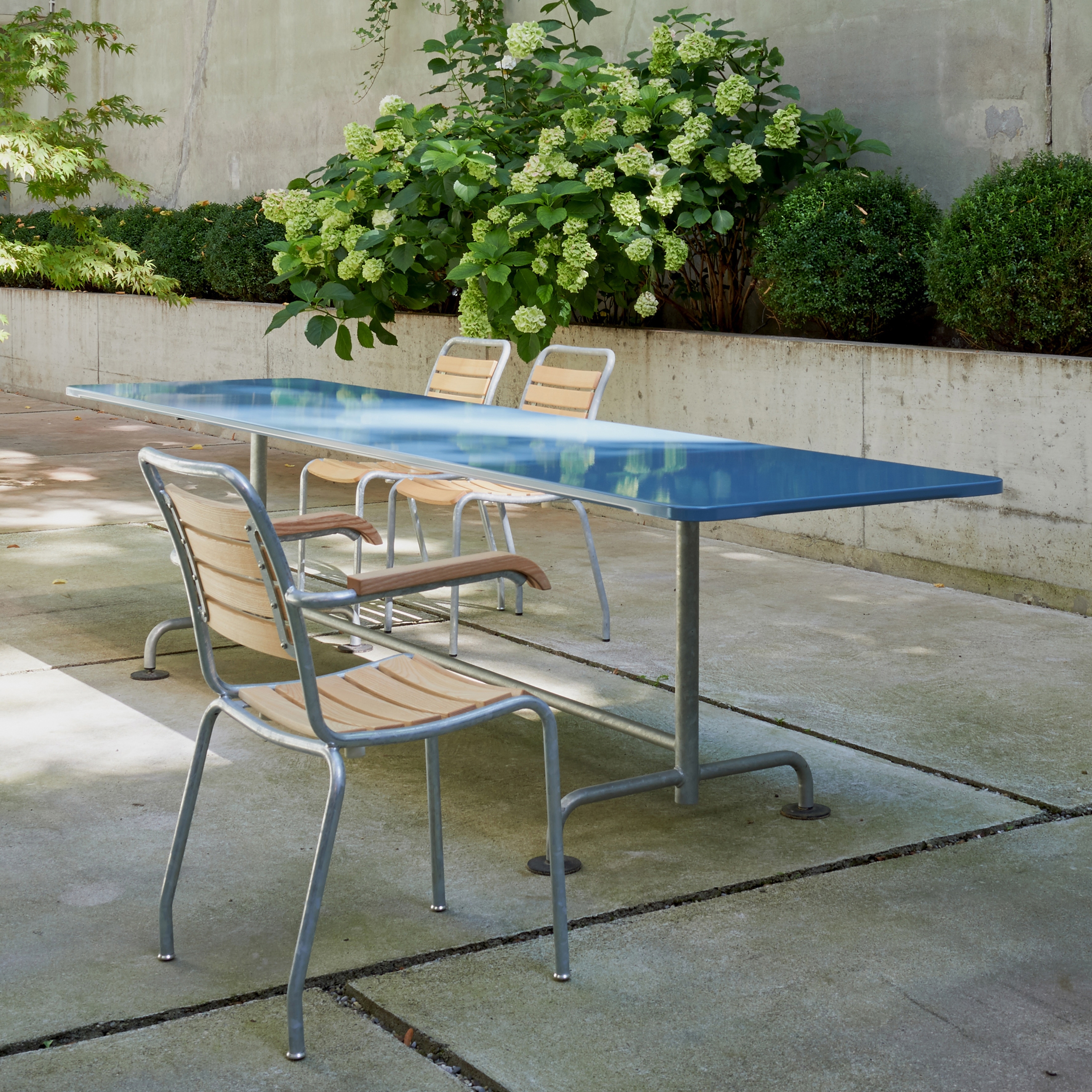 The classic garden table