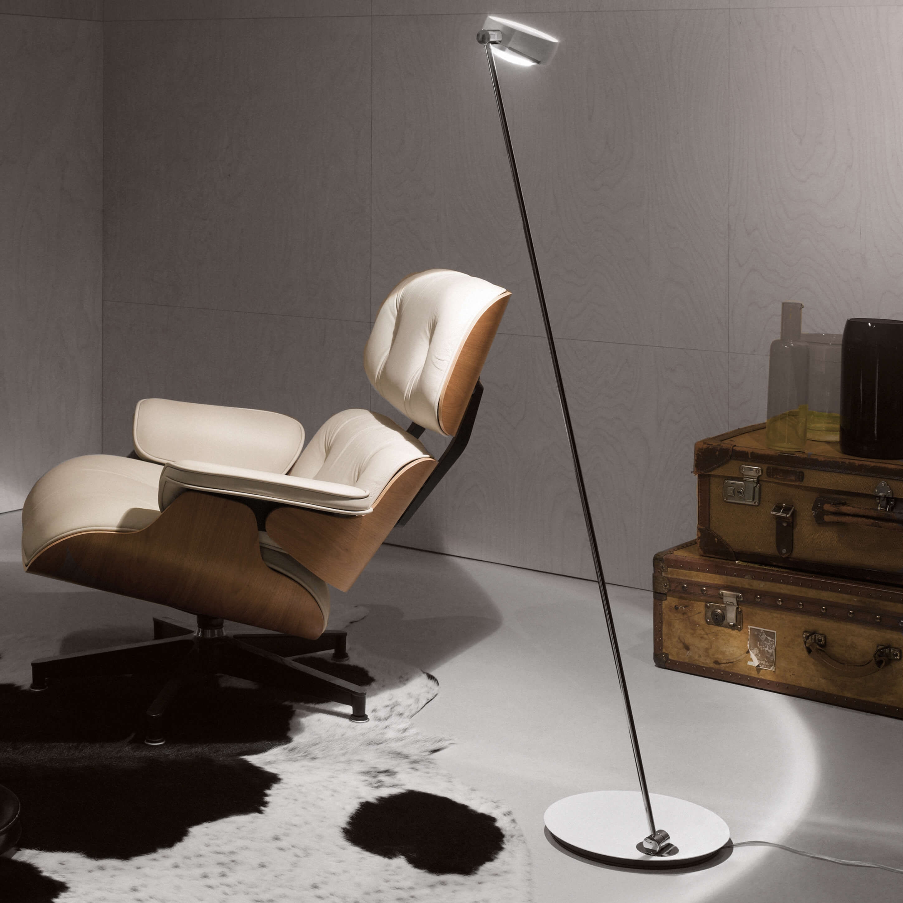 Display product Sento lettura from manufacturer Occhio