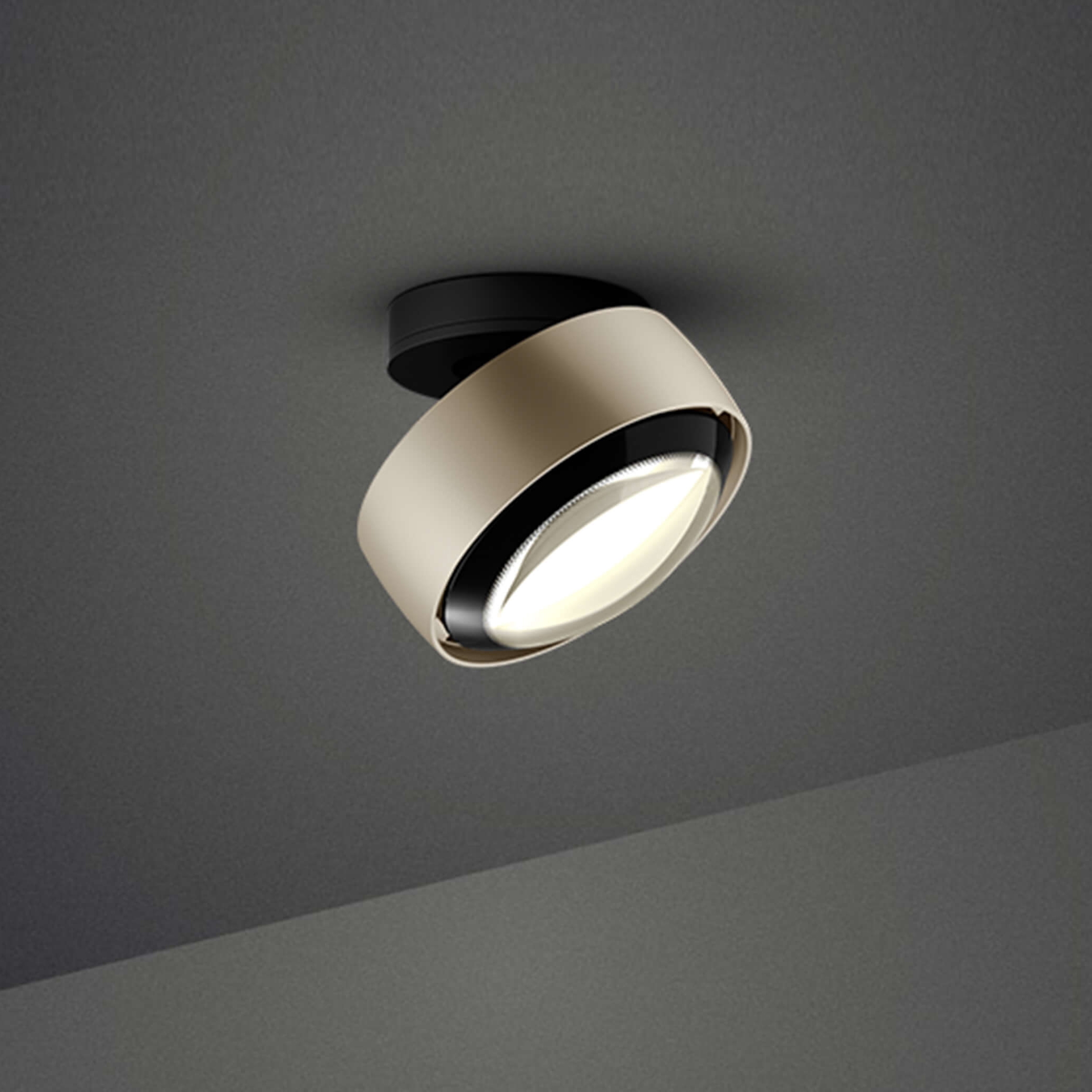 Display product Più alto from manufacturer Occhio
