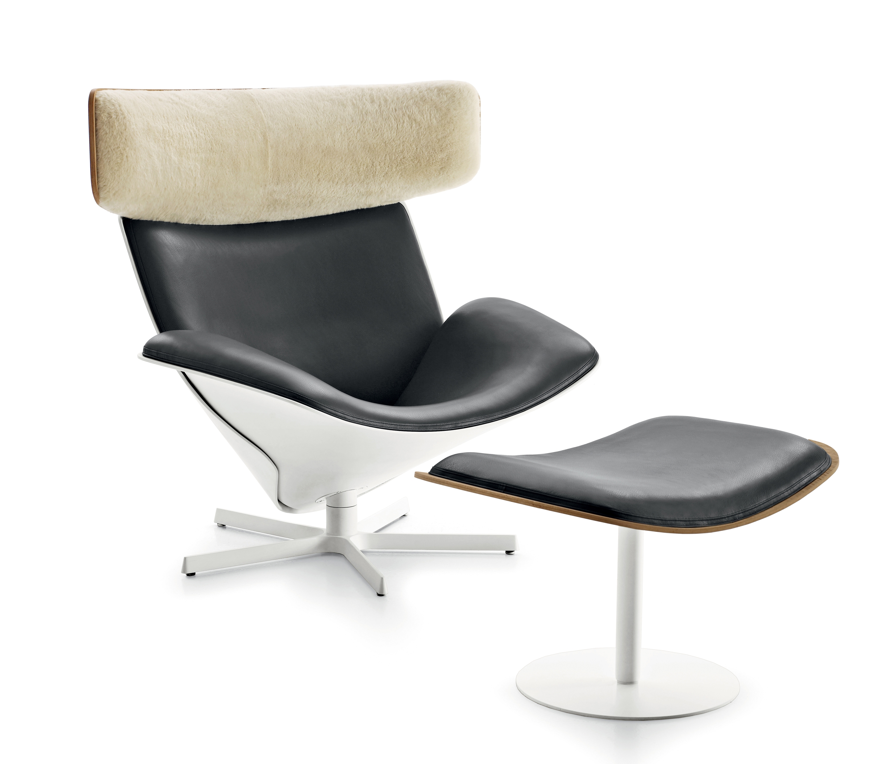 Display product Almora with footstool from manufacturer B&B Italia
