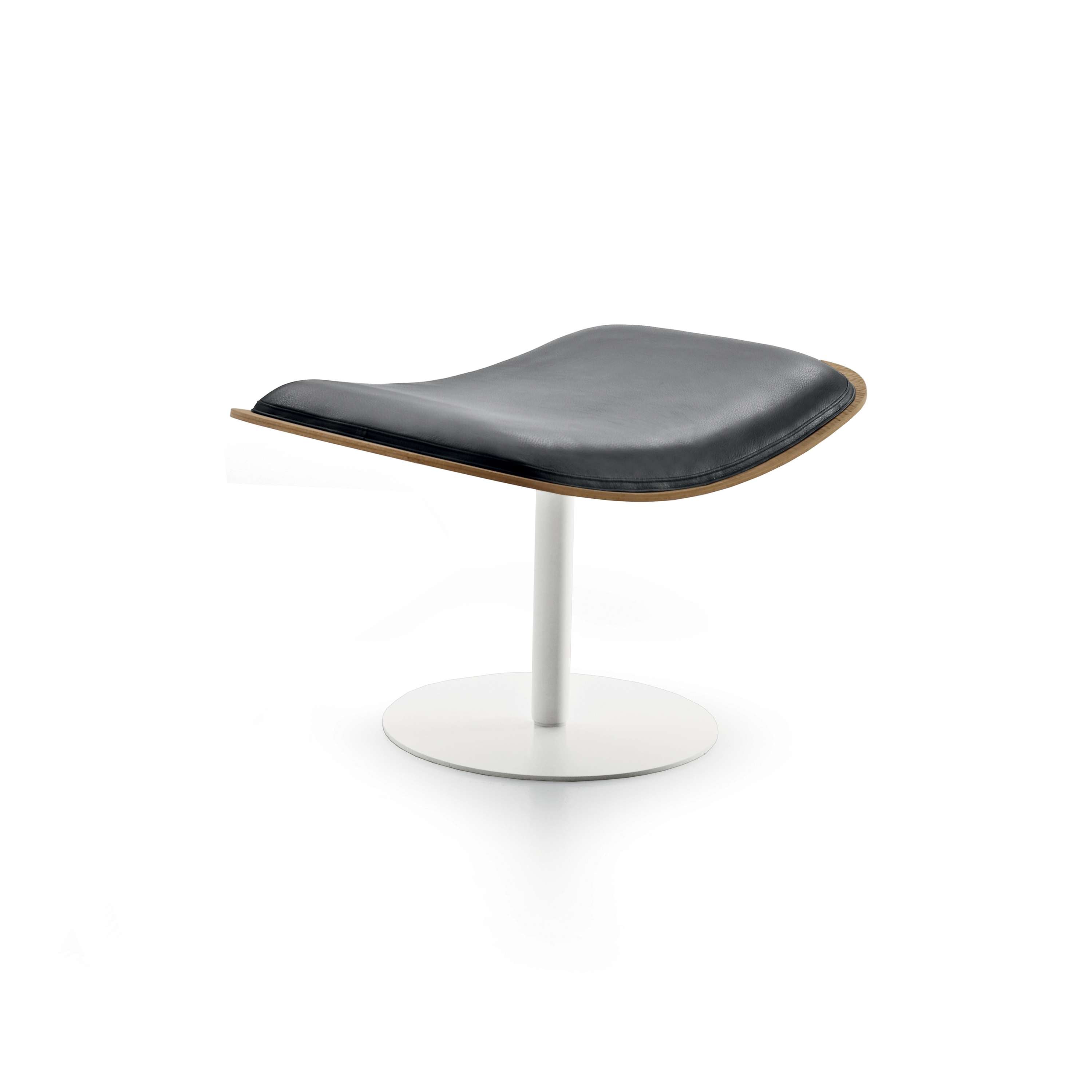 Display product Almora stool from manufacturer B&B Italia