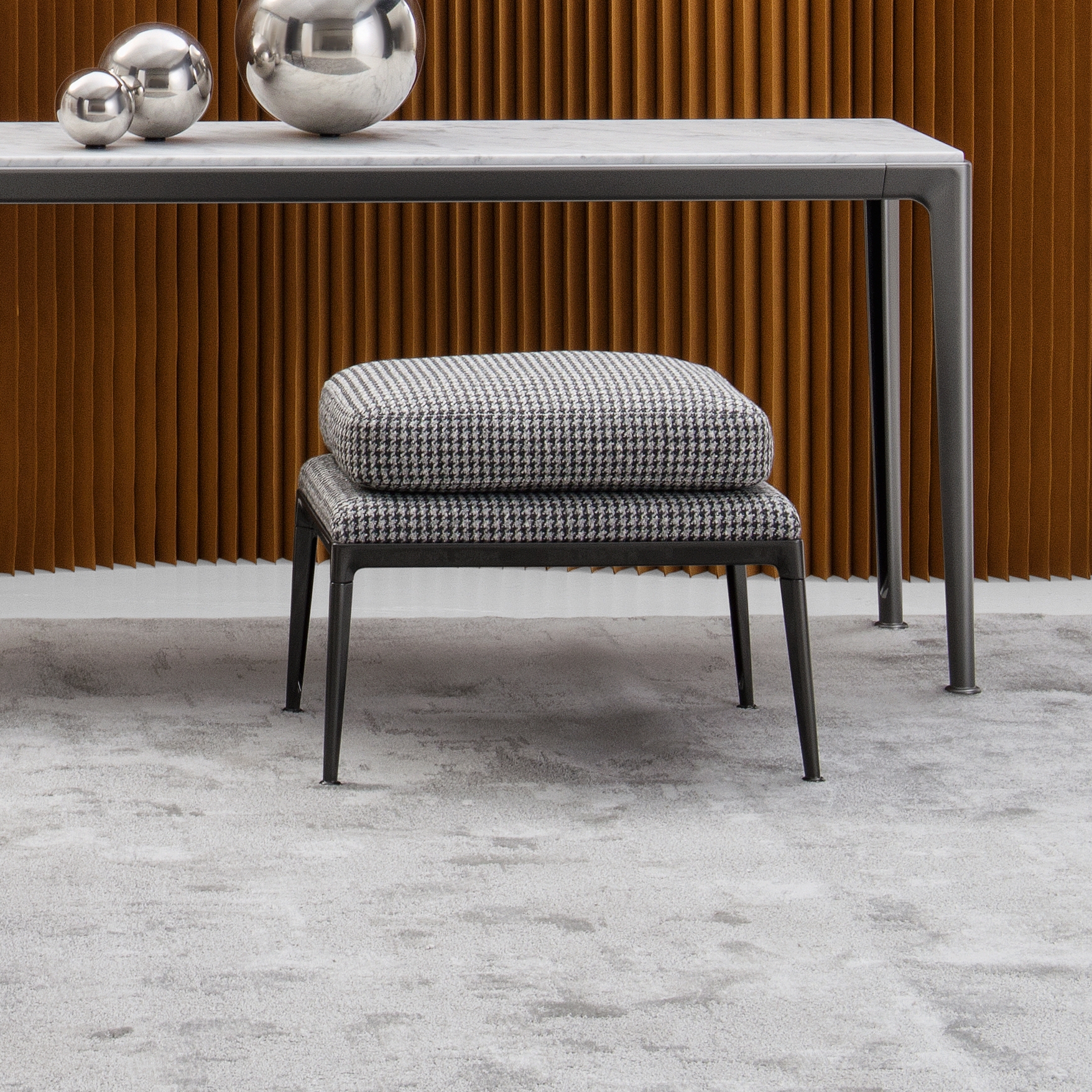 Display product Mirto Ottoman from manufacturer B&B Italia