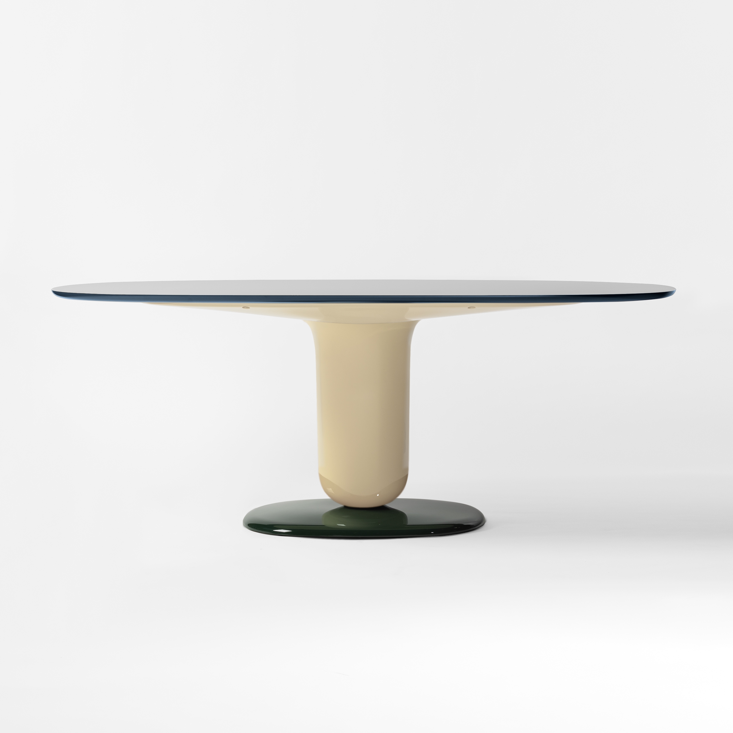 Explorer Dining table