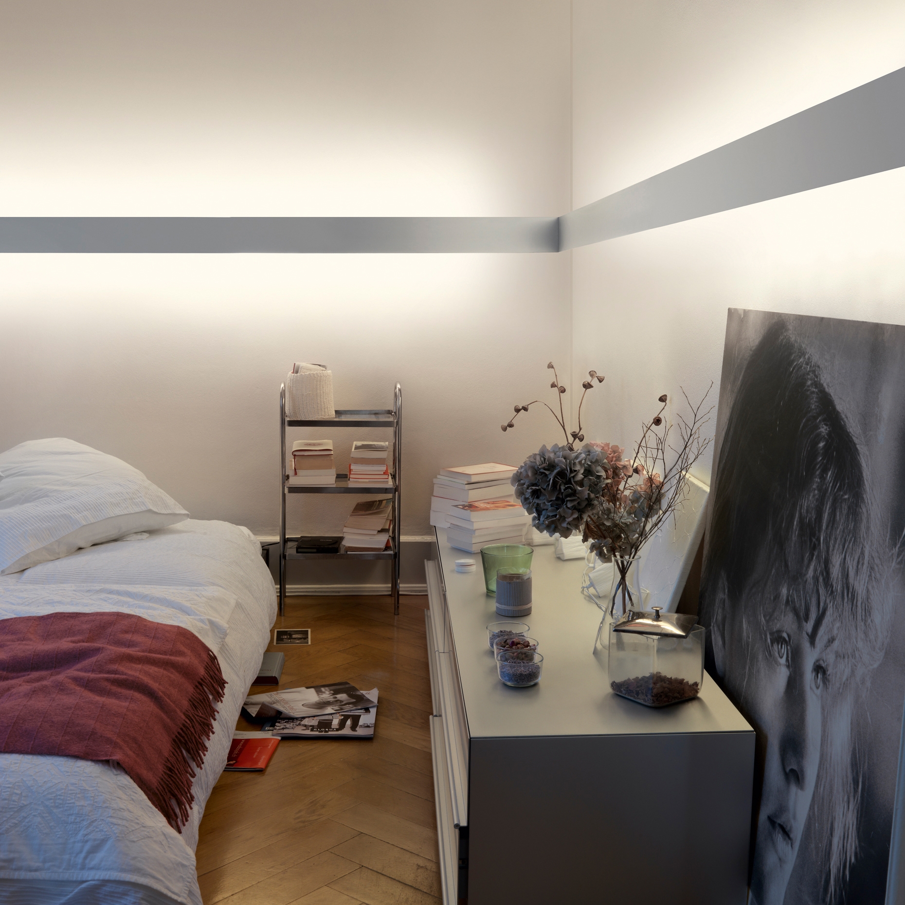 WALL/CEILING LIGHTS