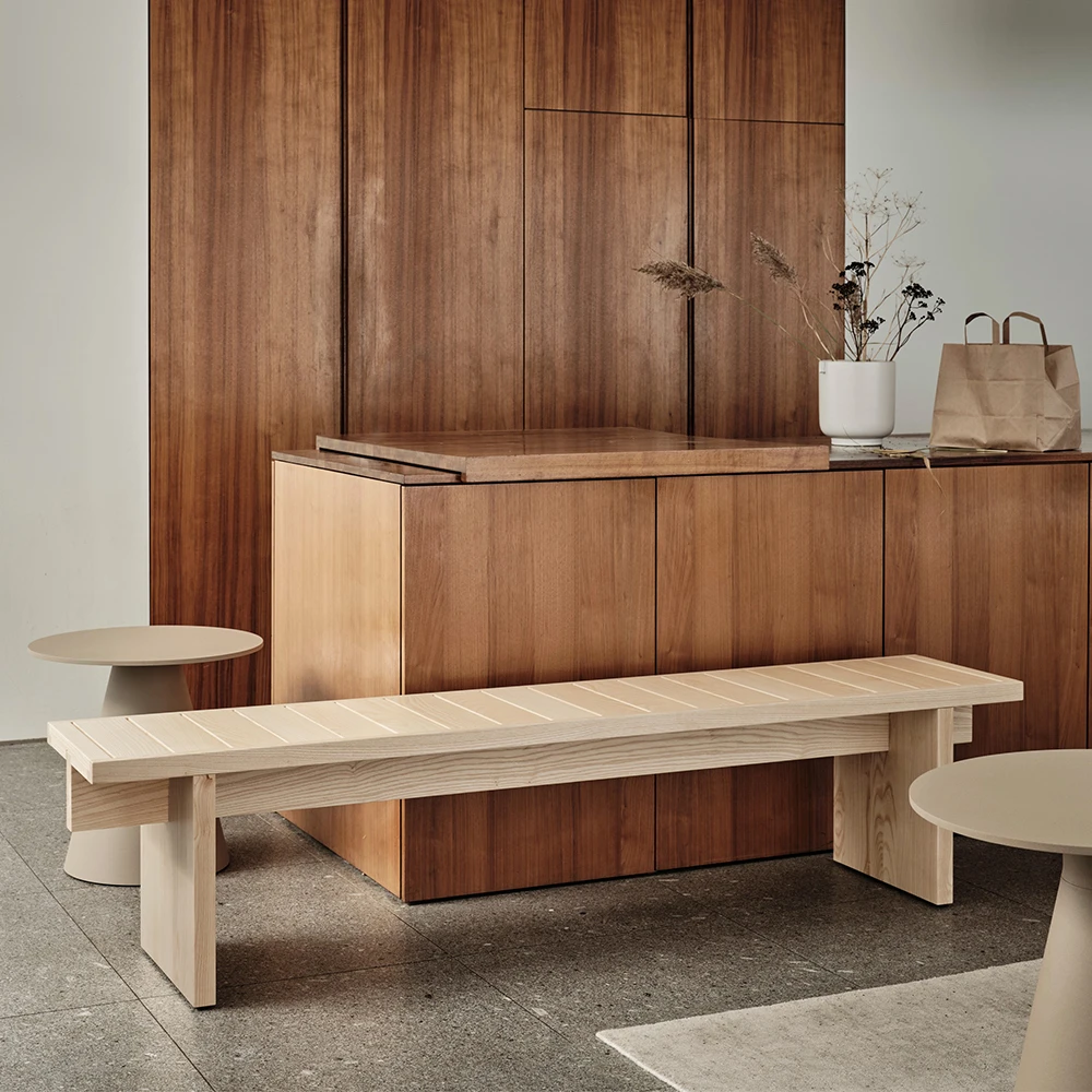 HOCKER UND BÄNKE