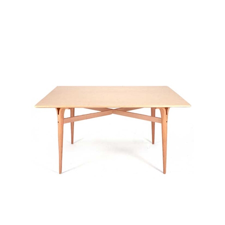 Produkt Tisch mit gespaltenen Tischbeinen des Herstellers Bruno Mathsson International anzeigen