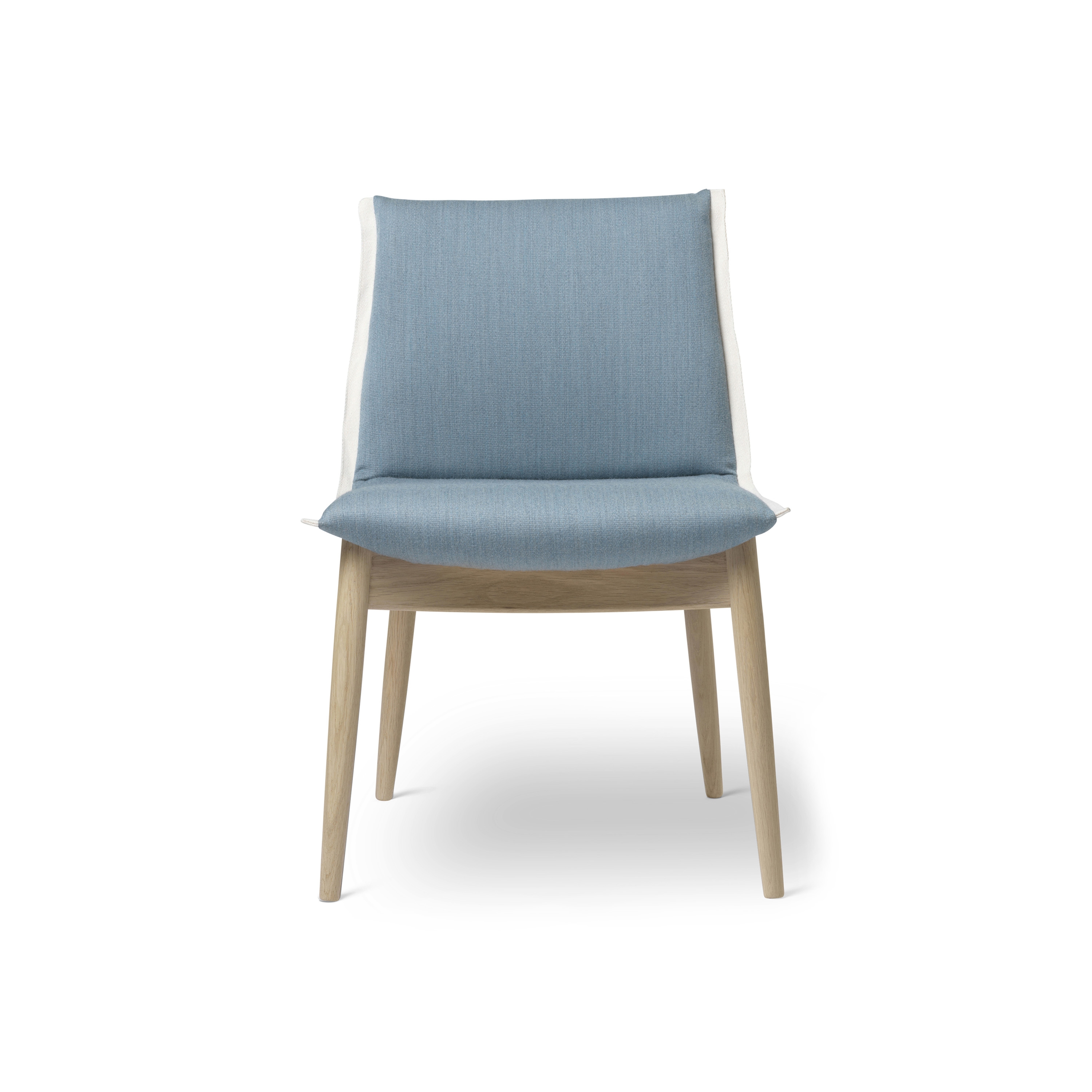 Vertoon produk E004 | Embrace Chair van vervaardiger Carl Hansen & Søn