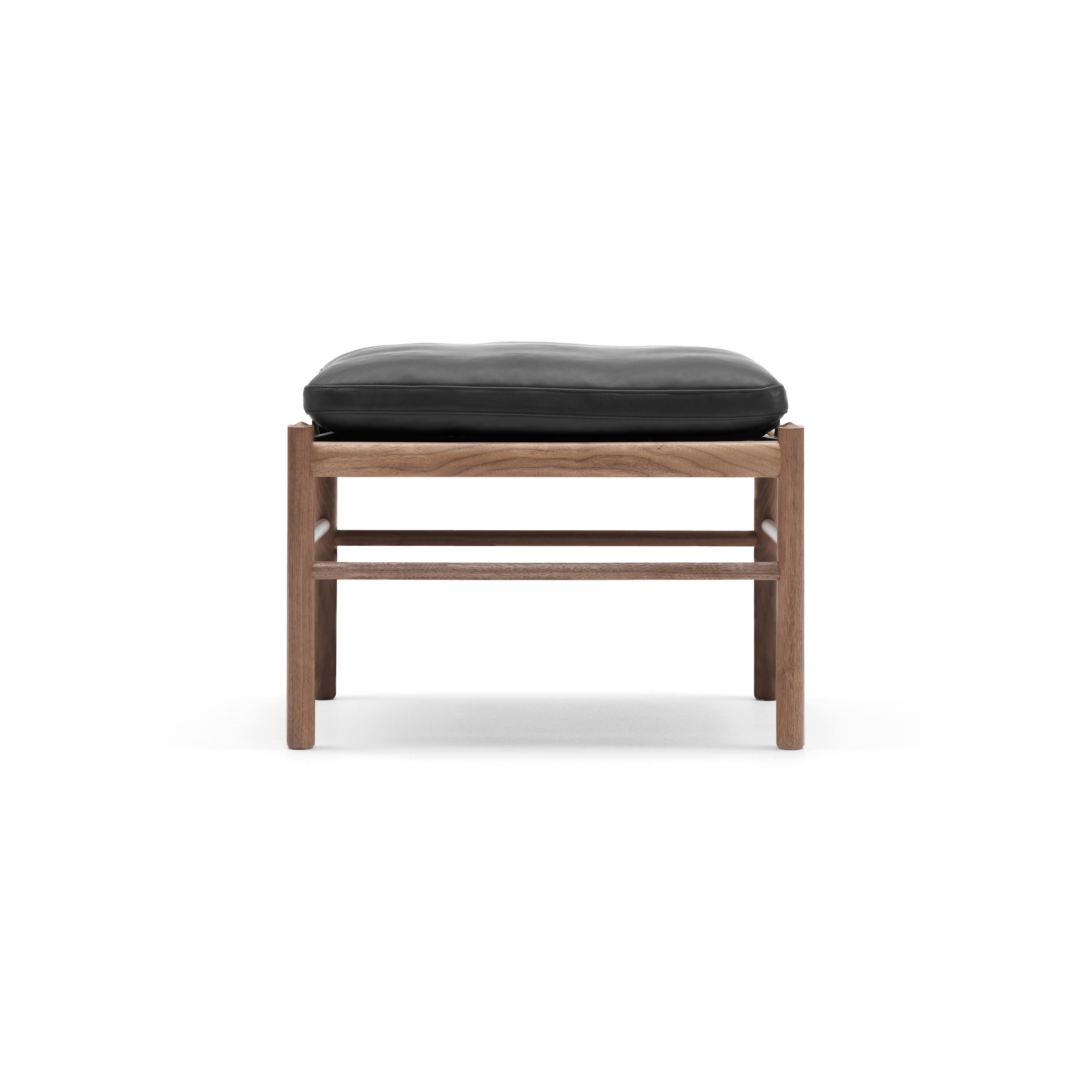 Afficher le produit OW149F | Colonial footstool du fabricant Carl Hansen & Søn