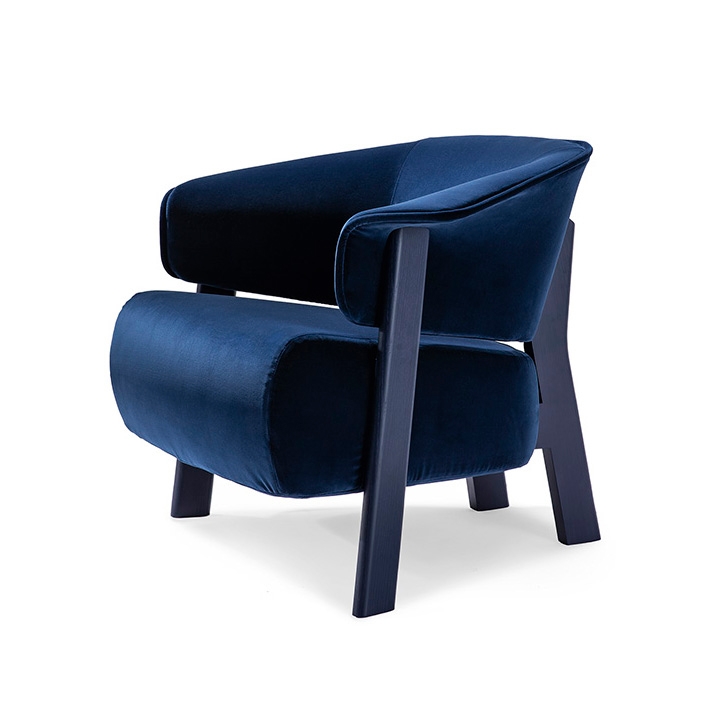 Display product 571 Back Wing Armchair from manufacturer Cassina