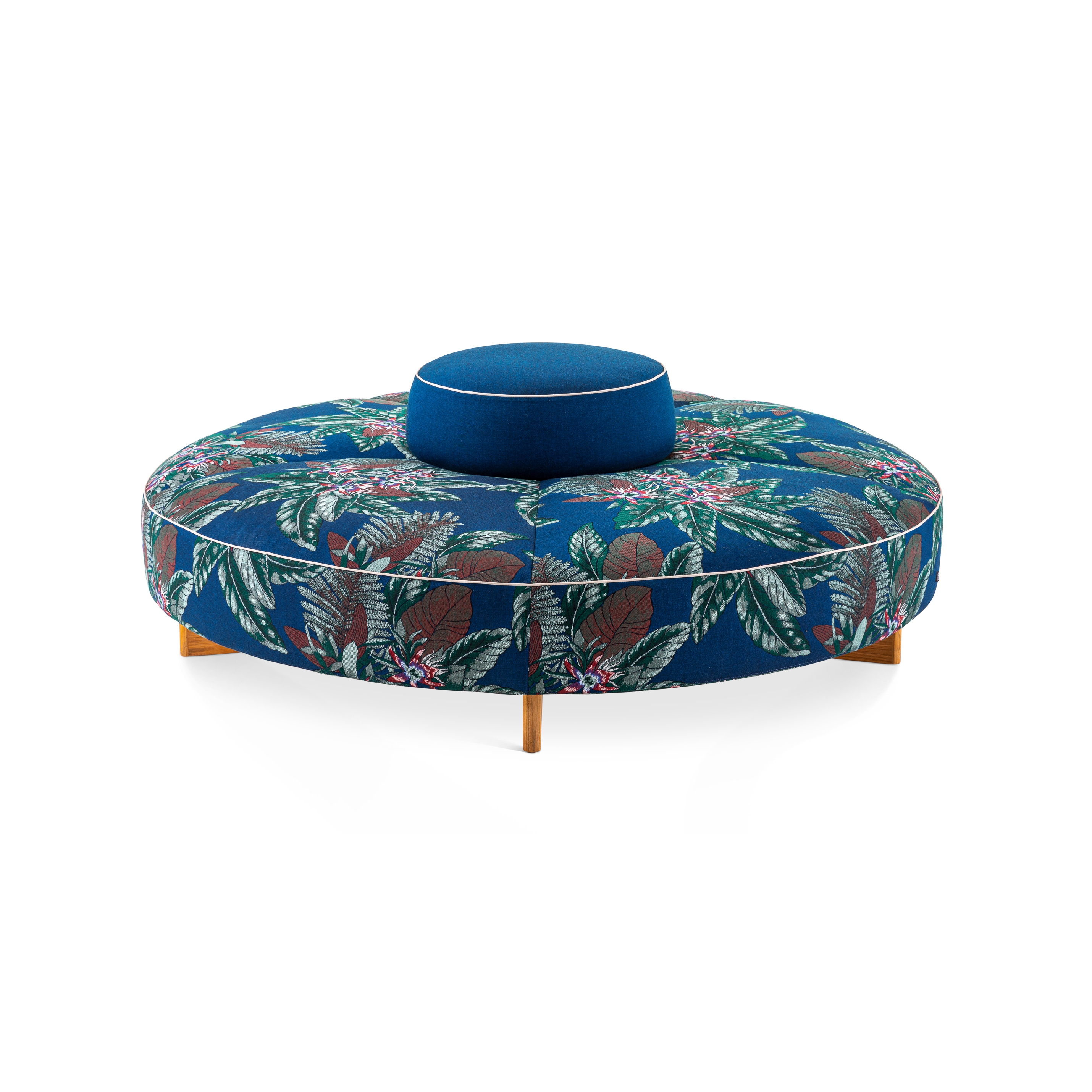 Display product 478 Sail Out Ottoman from manufacturer Cassina