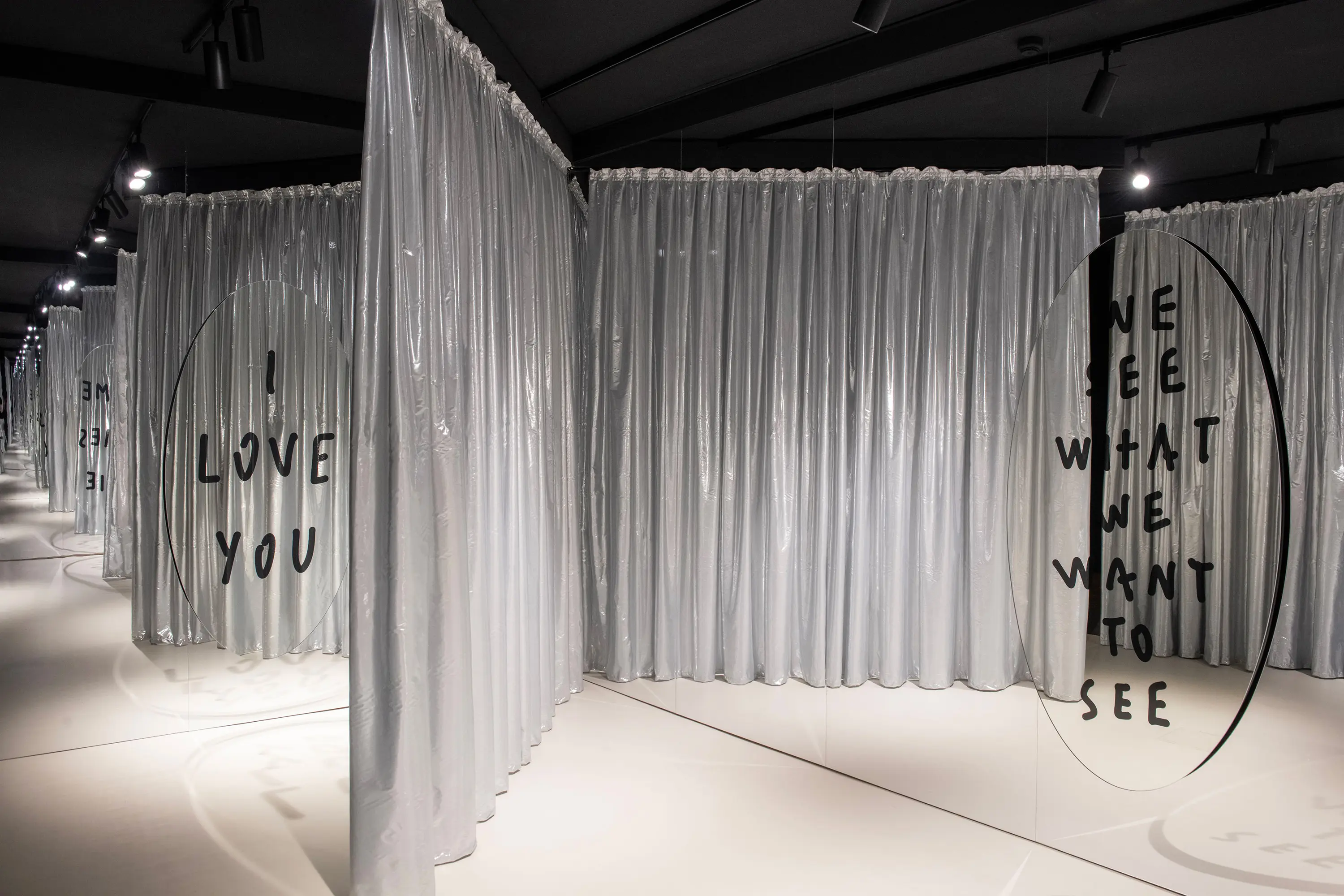 Cassina - 098 ME FROM OUTSIDE