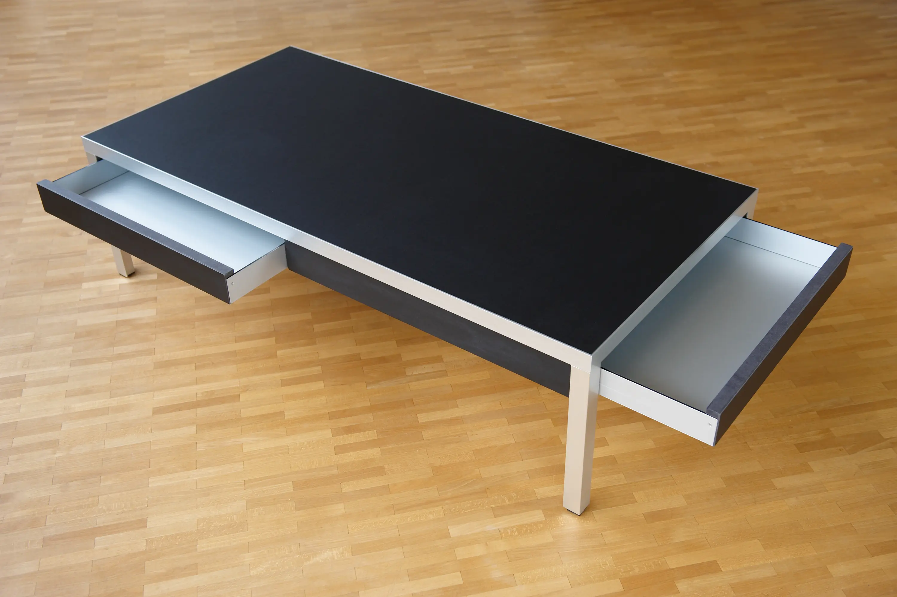 Chamäleon Design - Clubtisch