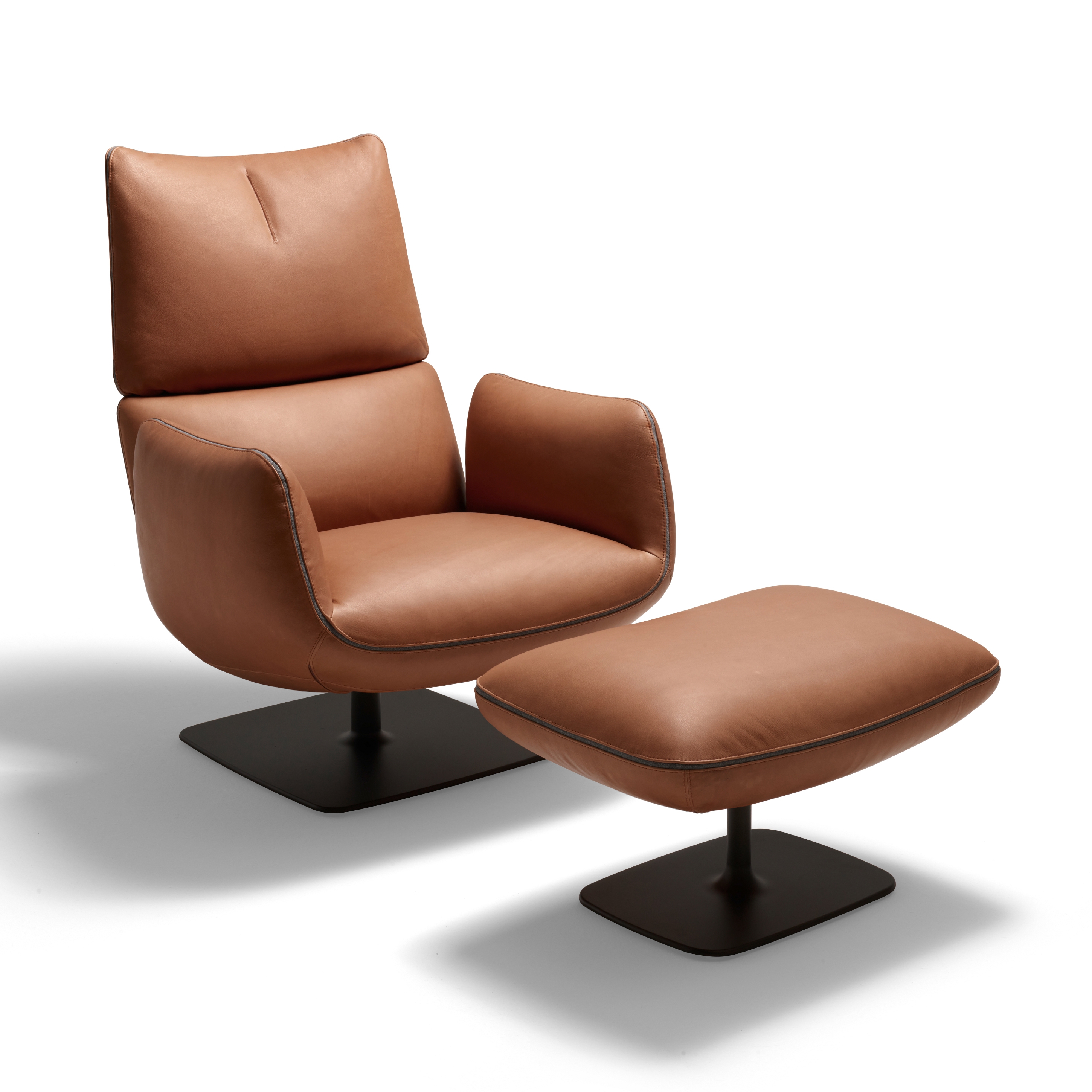 Afficher le produit Jalis Lounge Easy Chair on a Swivel Plate Base du fabricant COR Sitzmöbel
