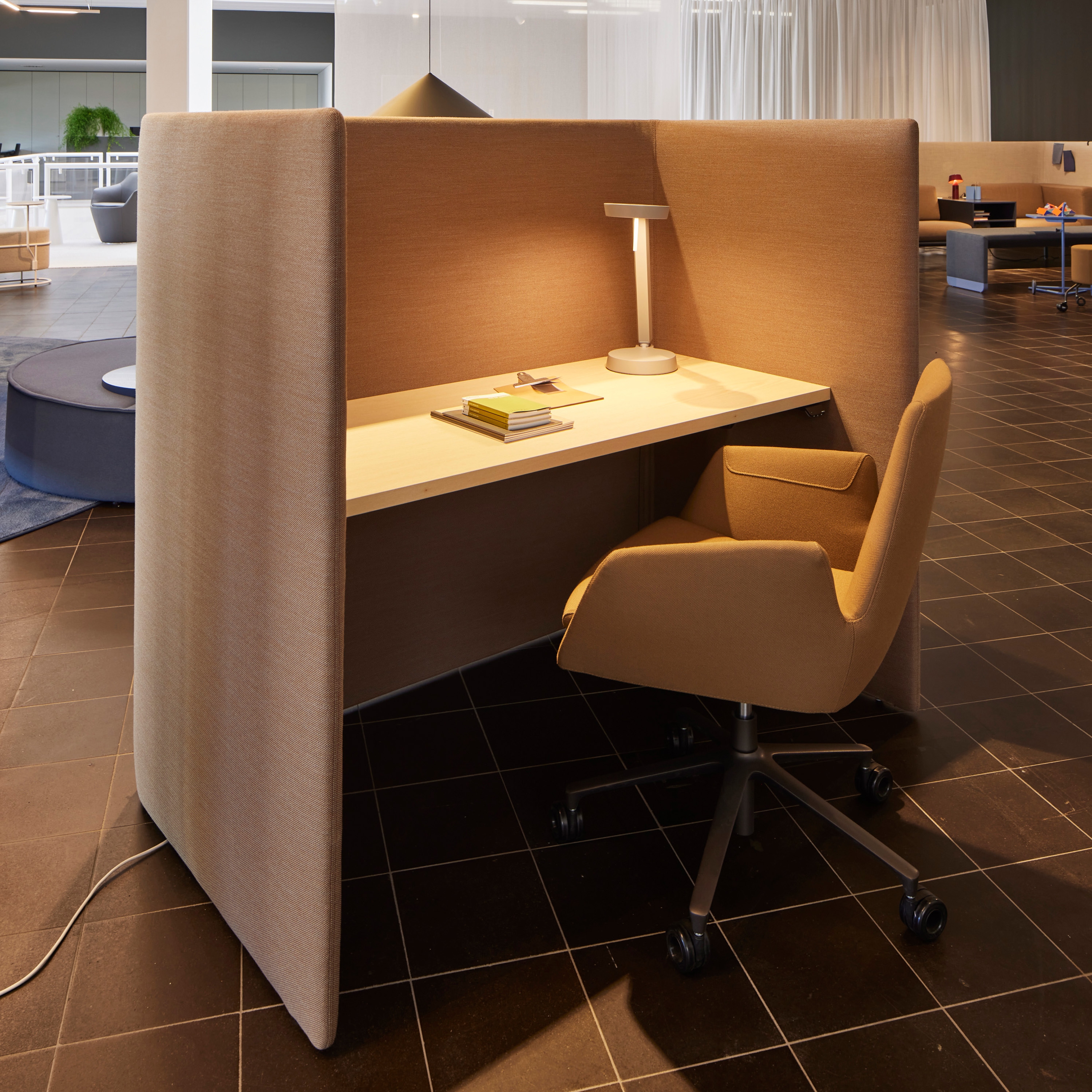 Display product Floater Desk, Height-Adjustable from manufacturer COR Sitzmöbel