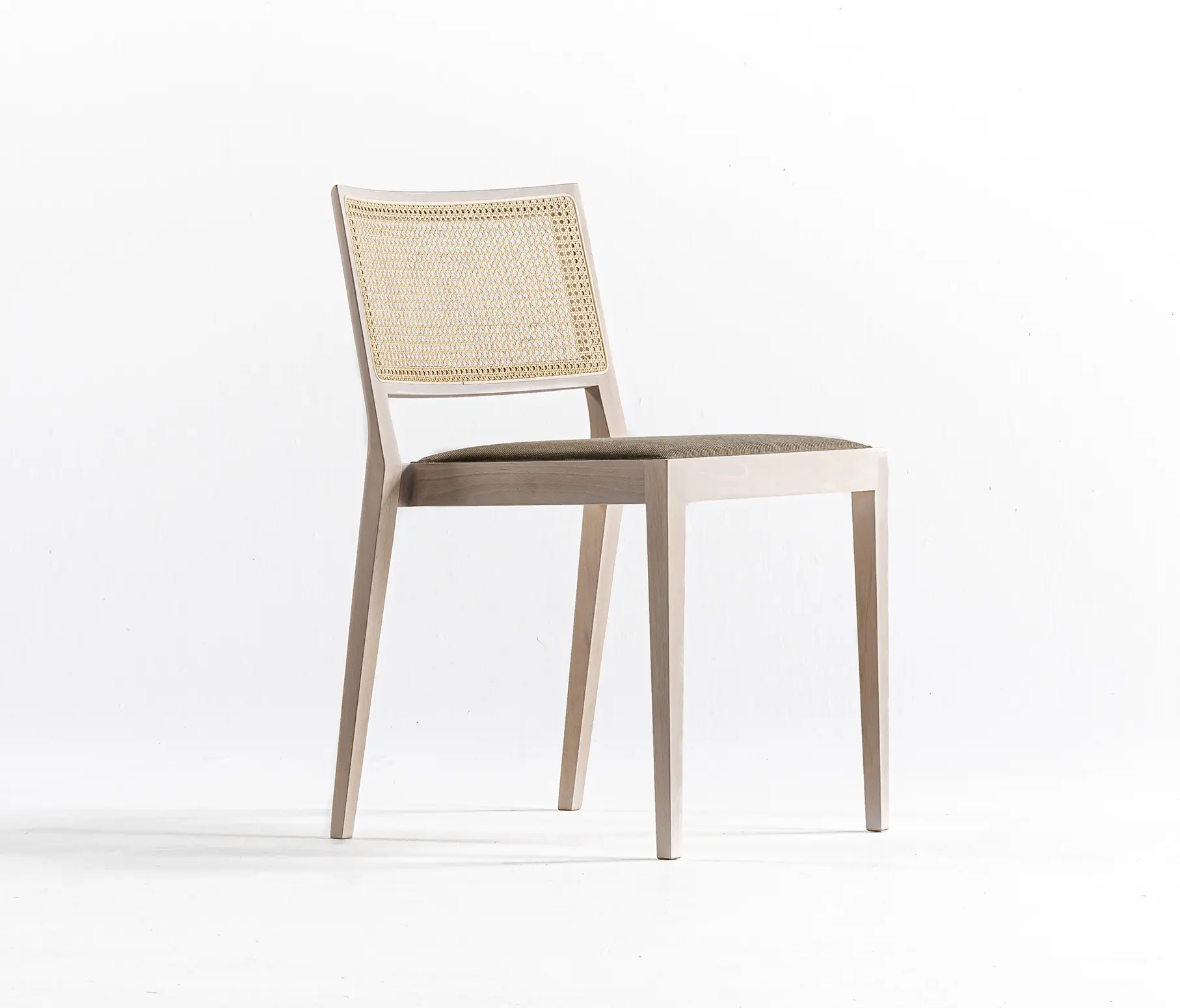 De Padova - A Chair Outside the Cage