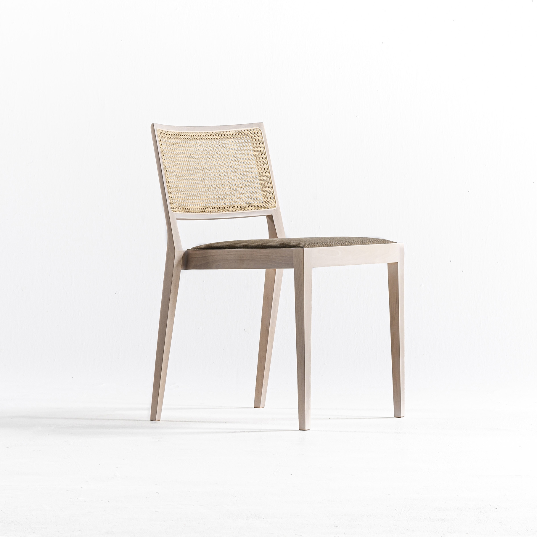 Display product A Chair Outside the Cage from manufacturer De Padova