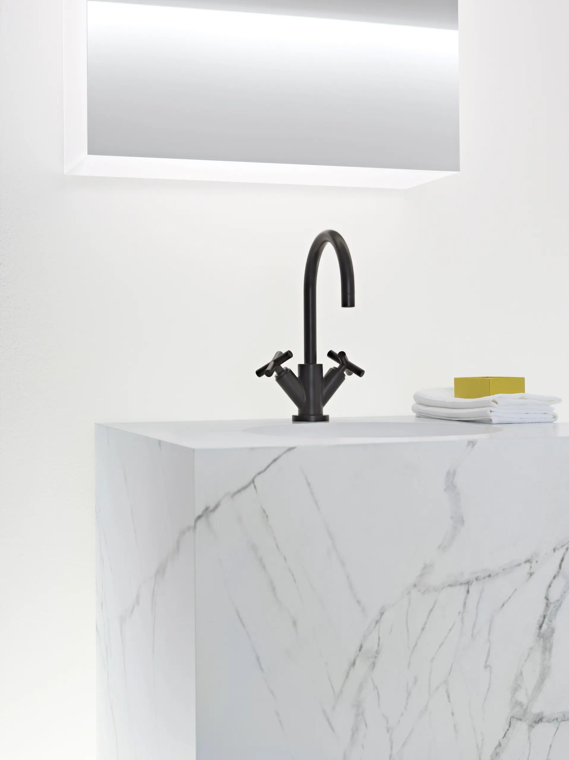 Dornbracht - Tara. - Mélangeur de lavabo monotrou avec garniture d'écoulement - noir mat