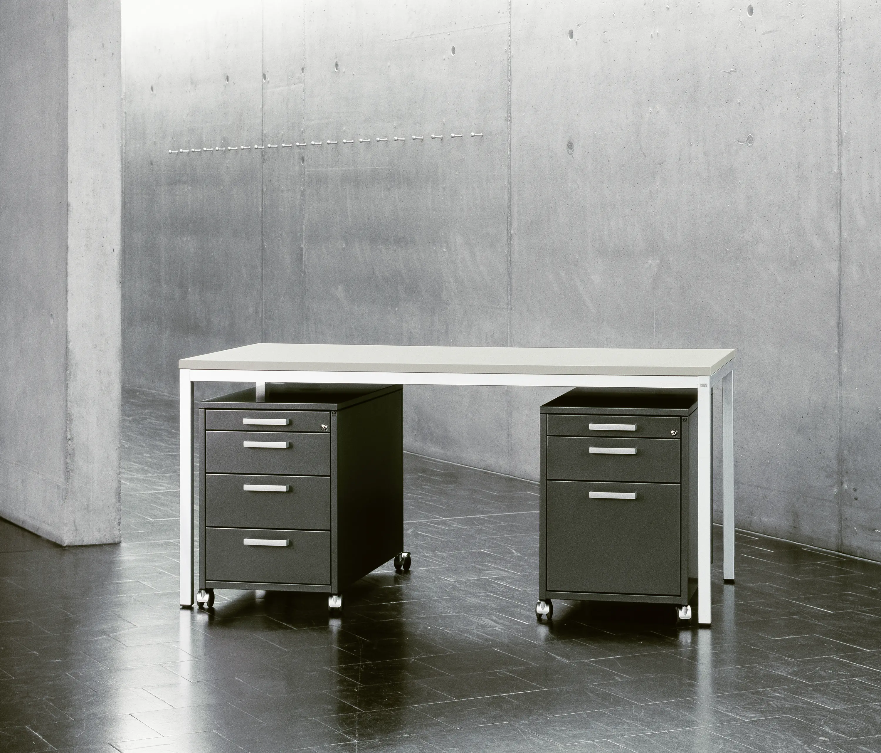 Embru-Werke AG - Triangular table 1795