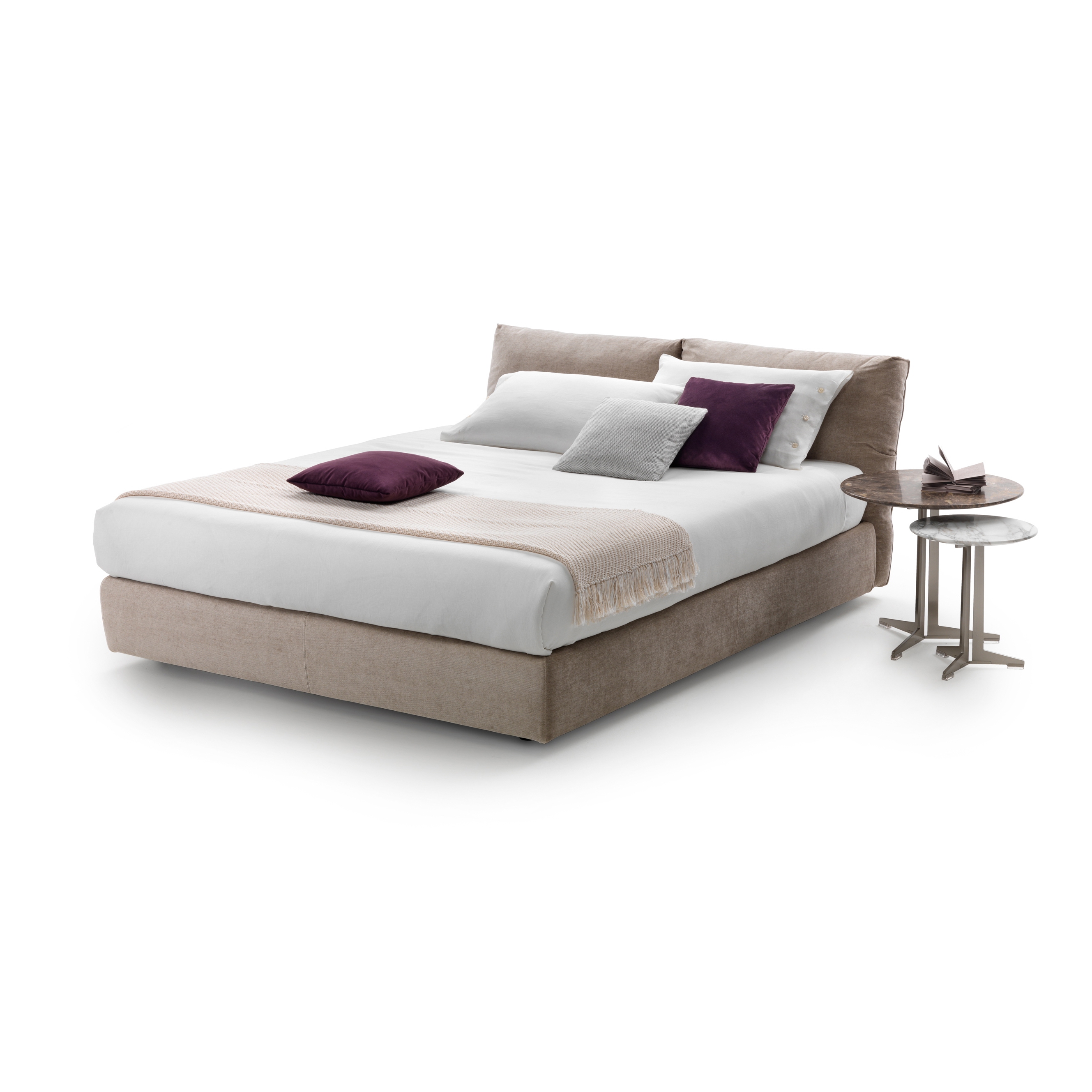 Display product Newbridge Bed from manufacturer Flexform